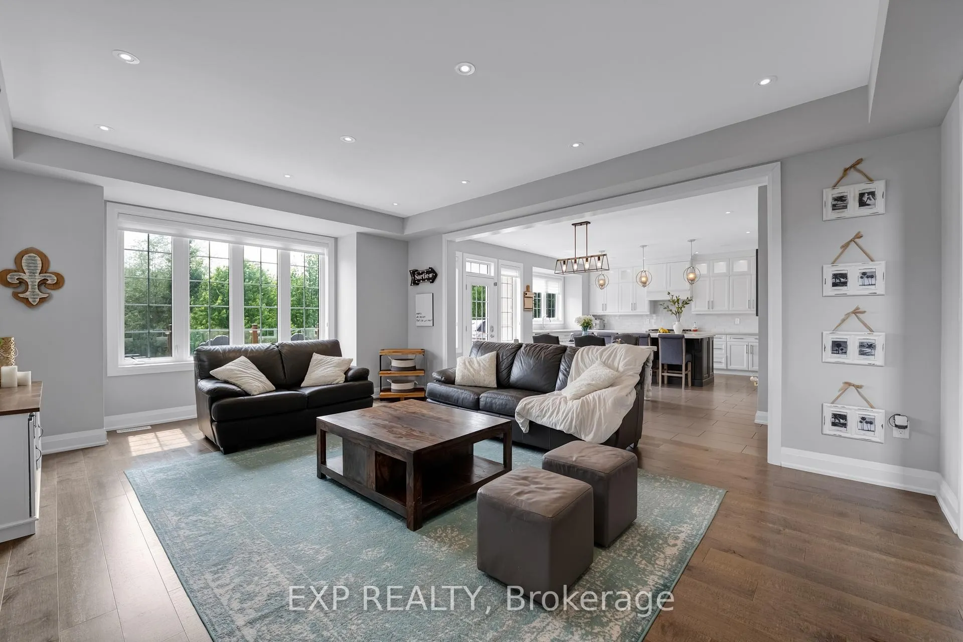 Photo 8 of 156 Degraaf Crescent, Aurora, Rural Aurora — HOMEH