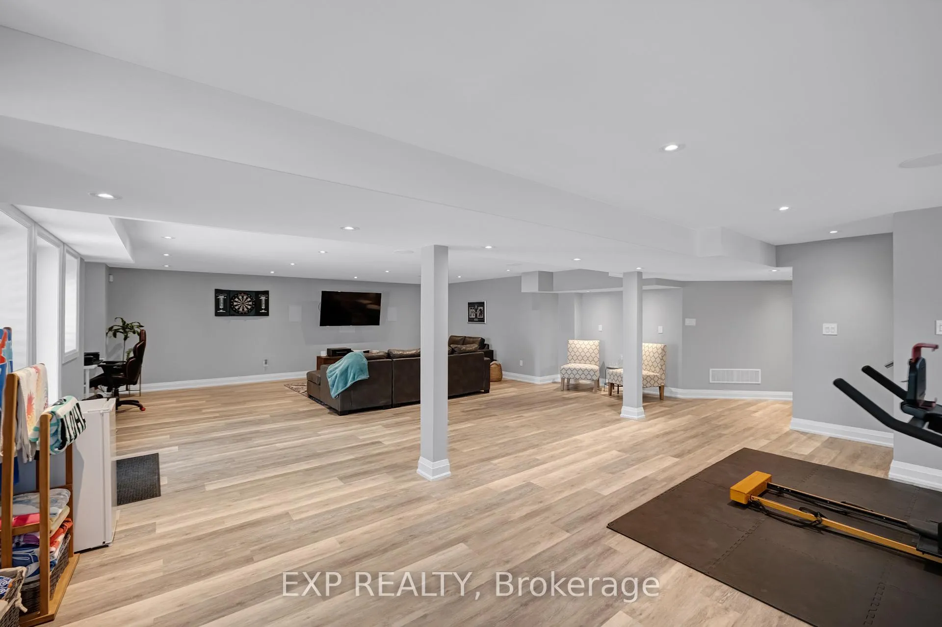 Photo 37 of 156 Degraaf Crescent, Aurora, Rural Aurora — HOMEH