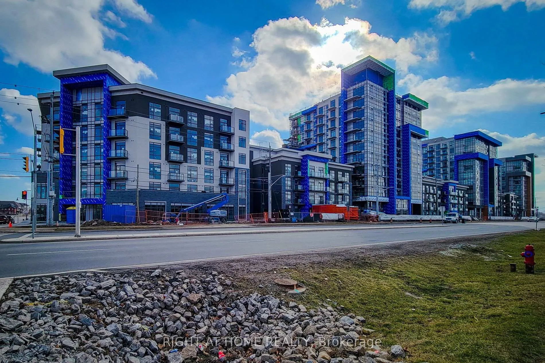 Photo 1 of Unit 112, 470 Dundas Street E, Hamilton, Waterdown — HOMEH