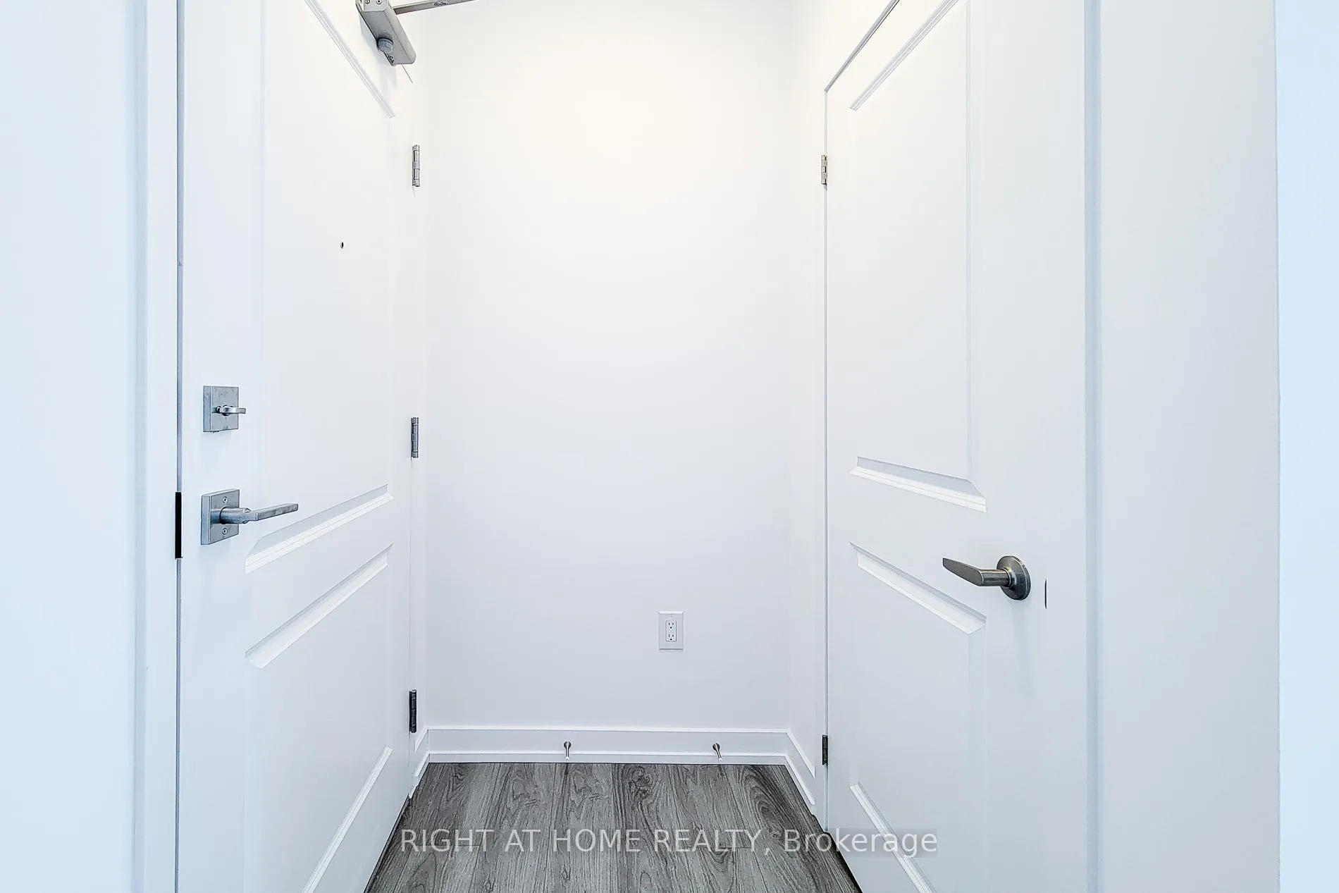 Photo 2 of Unit 112, 470 Dundas Street E, Hamilton, Waterdown — HOMEH