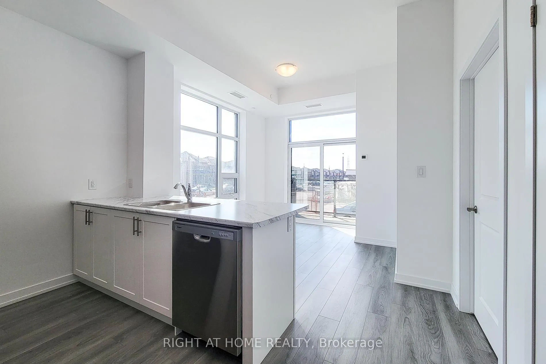 Photo 3 of Unit 112, 470 Dundas Street E, Hamilton, Waterdown — HOMEH