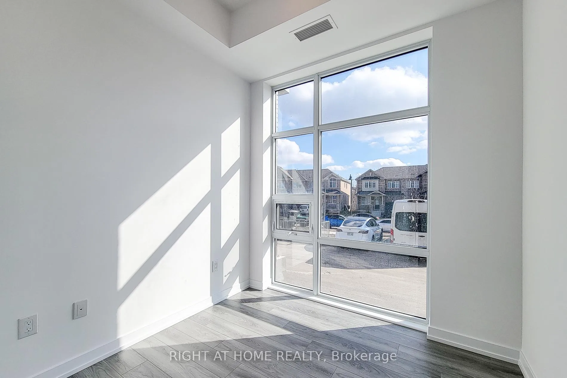 Photo 8 of Unit 112, 470 Dundas Street E, Hamilton, Waterdown — HOMEH
