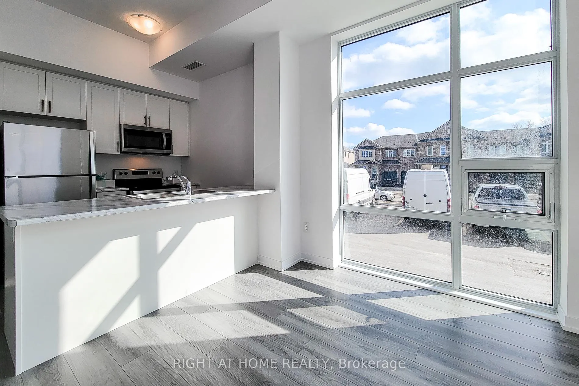 Photo 9 of Unit 112, 470 Dundas Street E, Hamilton, Waterdown — HOMEH