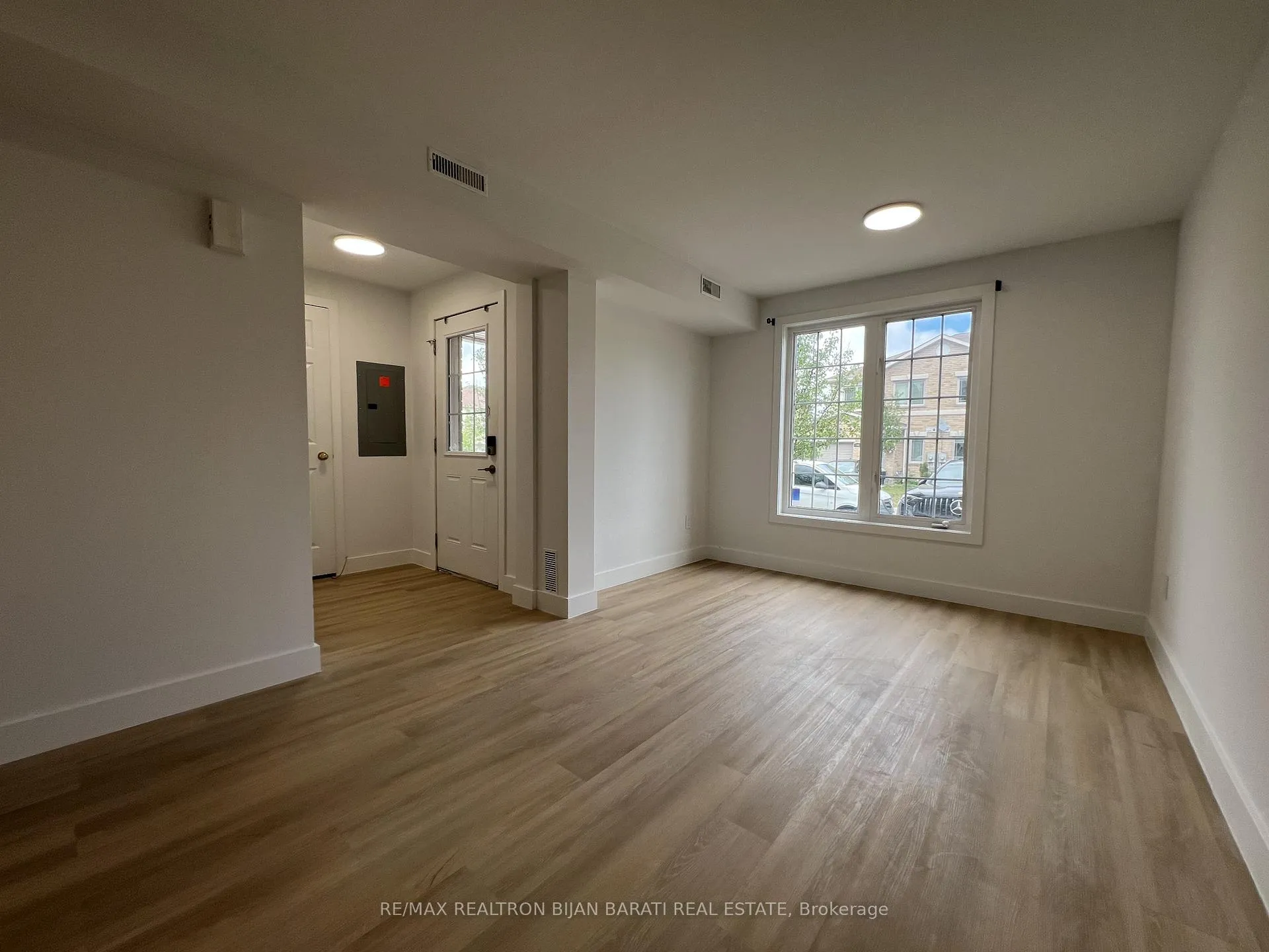 Photo 3 of Unit #33, 175 Stanley Street, Barrie, East Bayfield — HOMEH