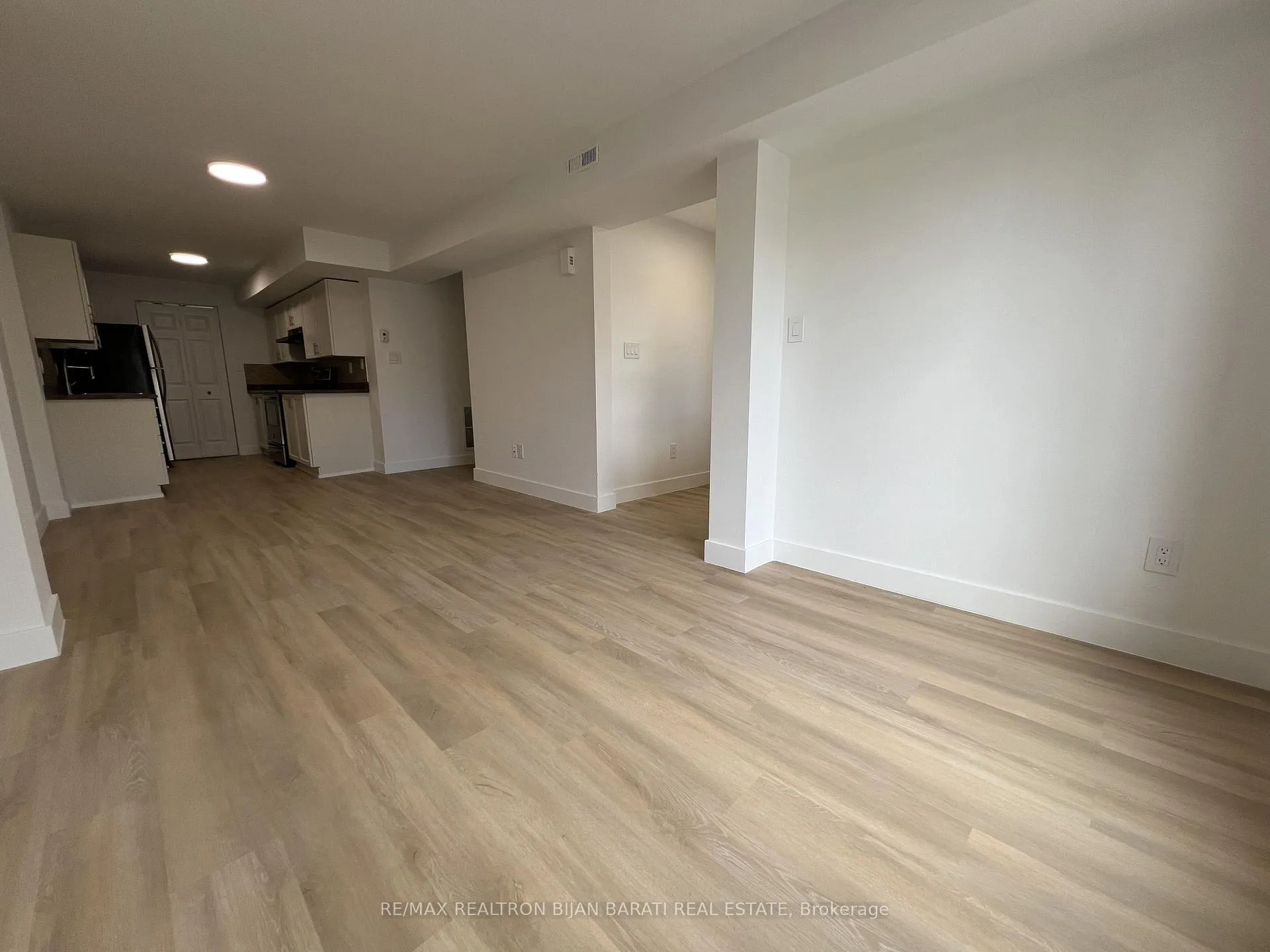 Photo 4 of Unit #33, 175 Stanley Street, Barrie, East Bayfield — HOMEH