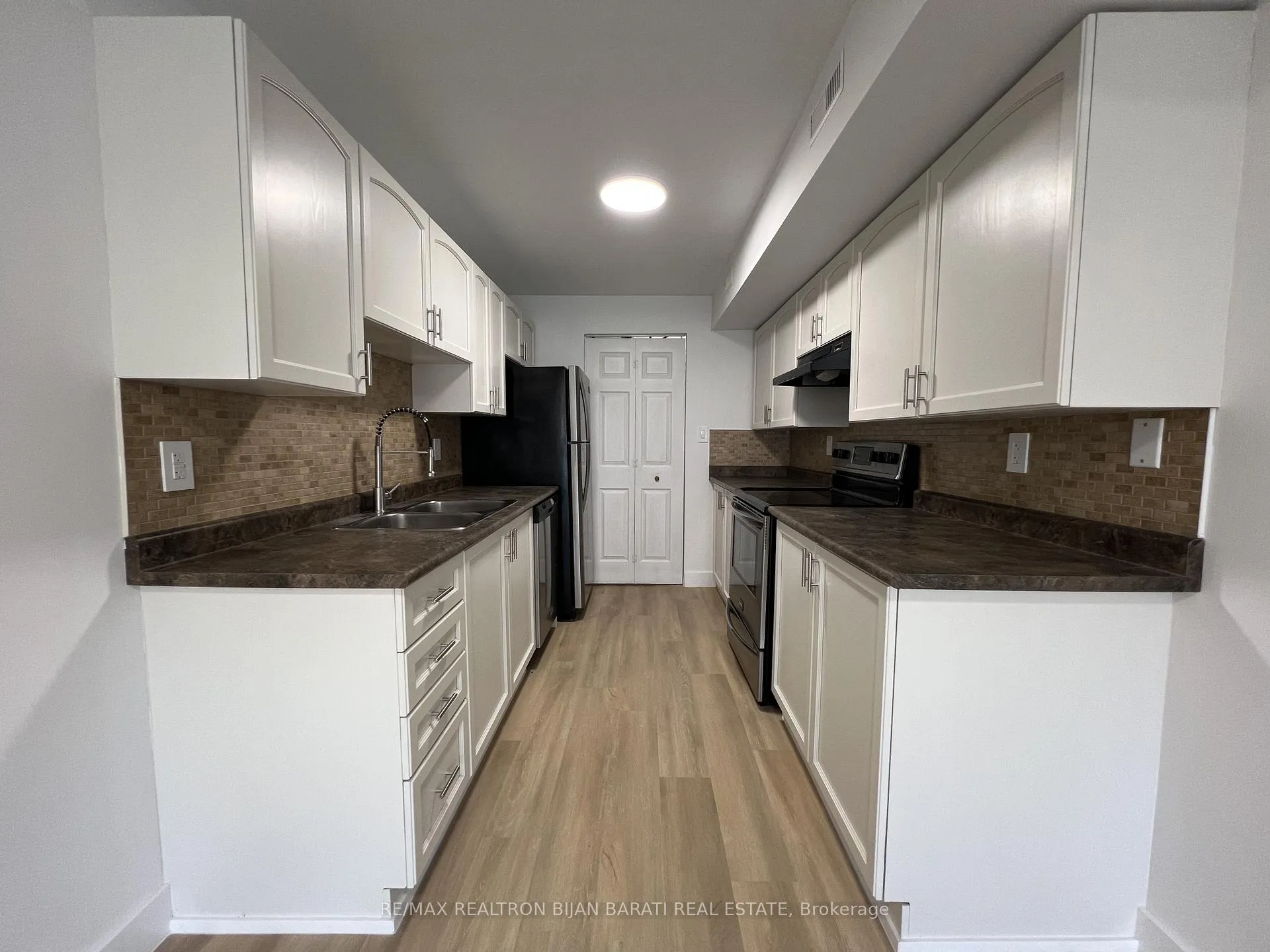 Photo 5 of Unit #33, 175 Stanley Street, Barrie, East Bayfield — HOMEH
