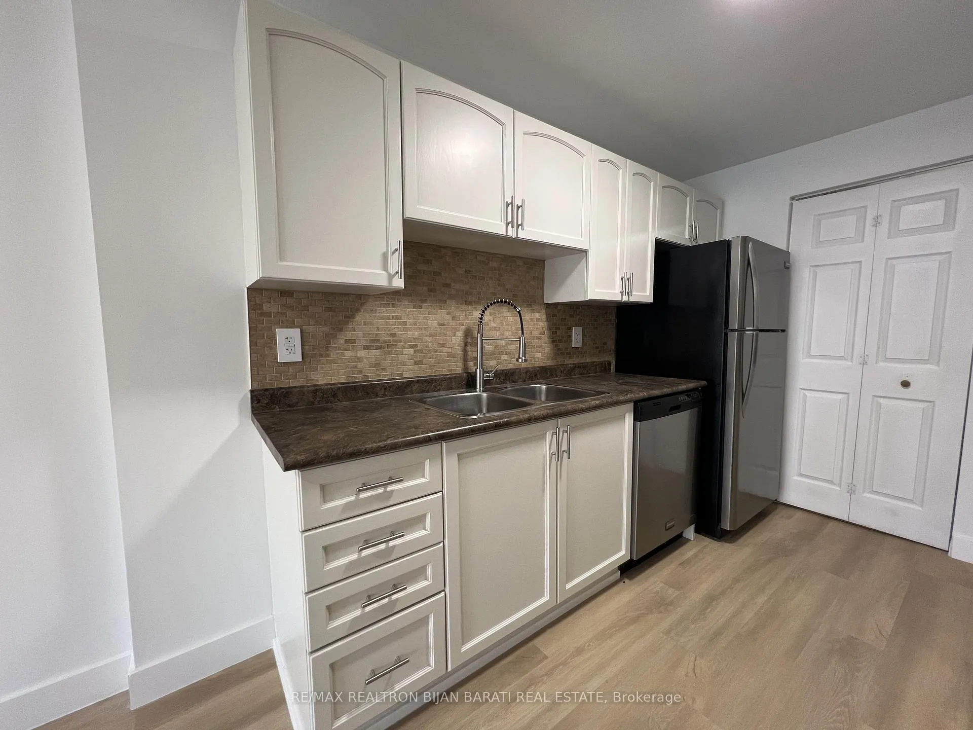 Photo 6 of Unit #33, 175 Stanley Street, Barrie, East Bayfield — HOMEH
