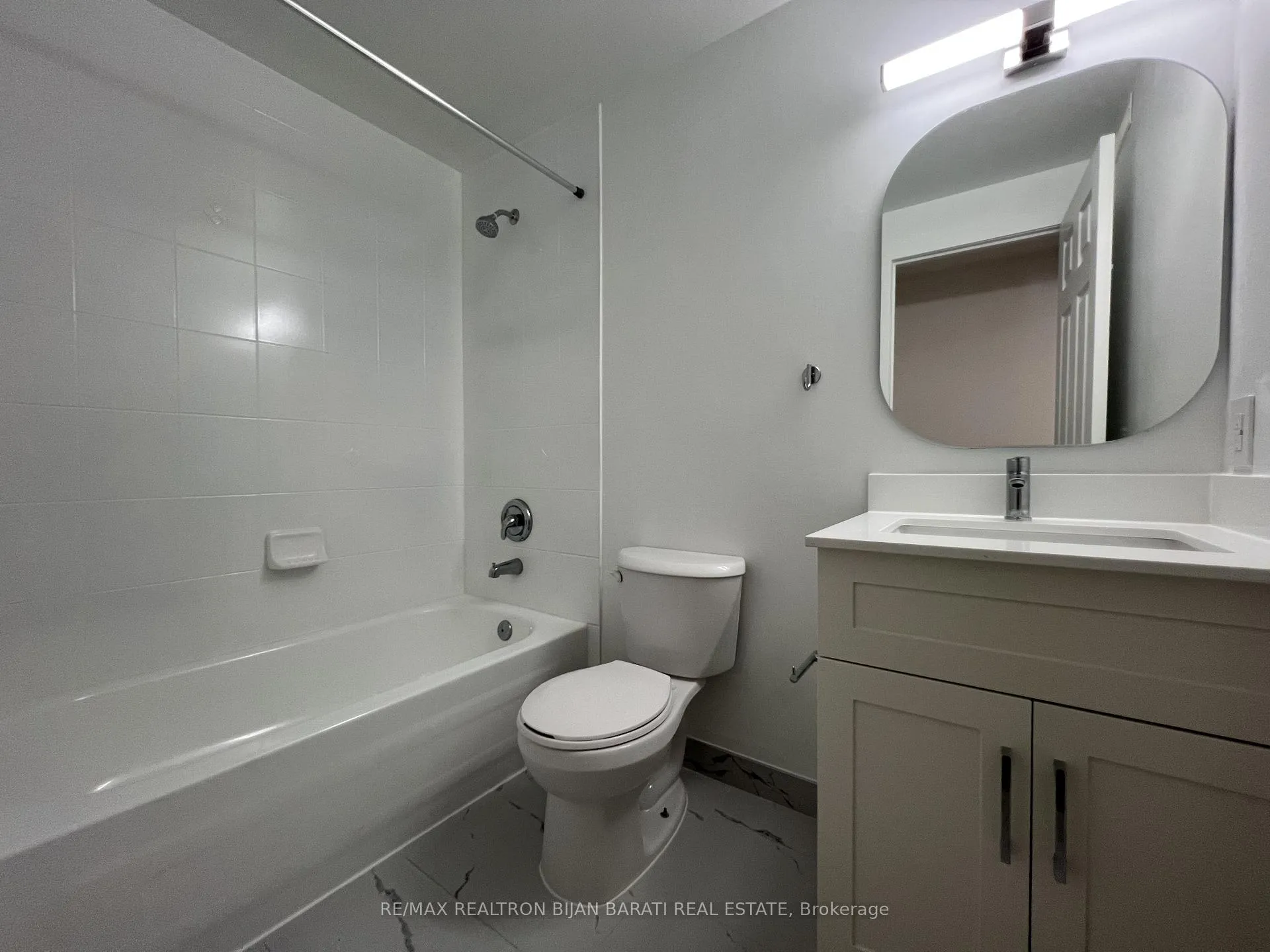 Photo 10 of Unit #33, 175 Stanley Street, Barrie, East Bayfield — HOMEH