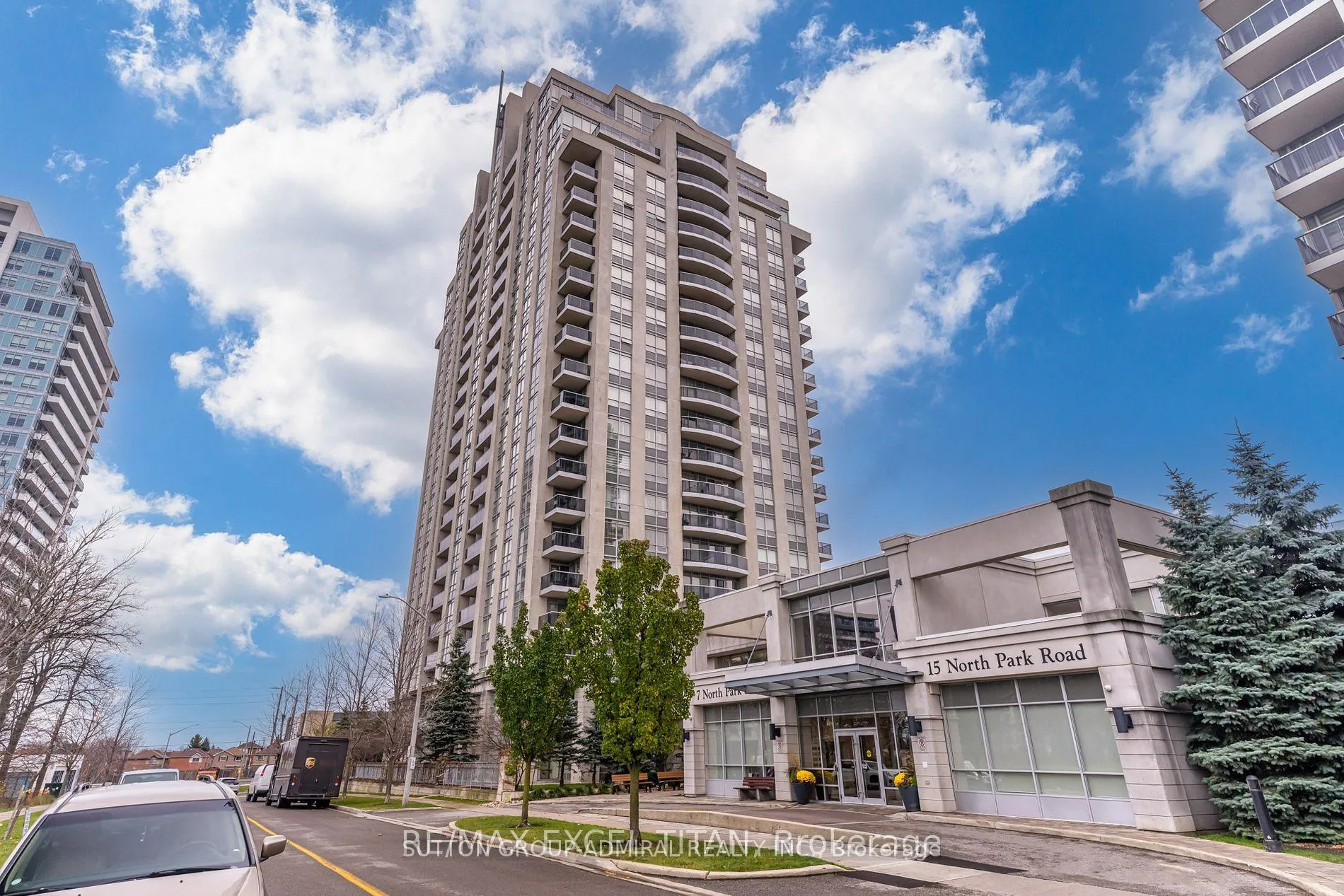 Front of Unit 908, 7 North Park Road