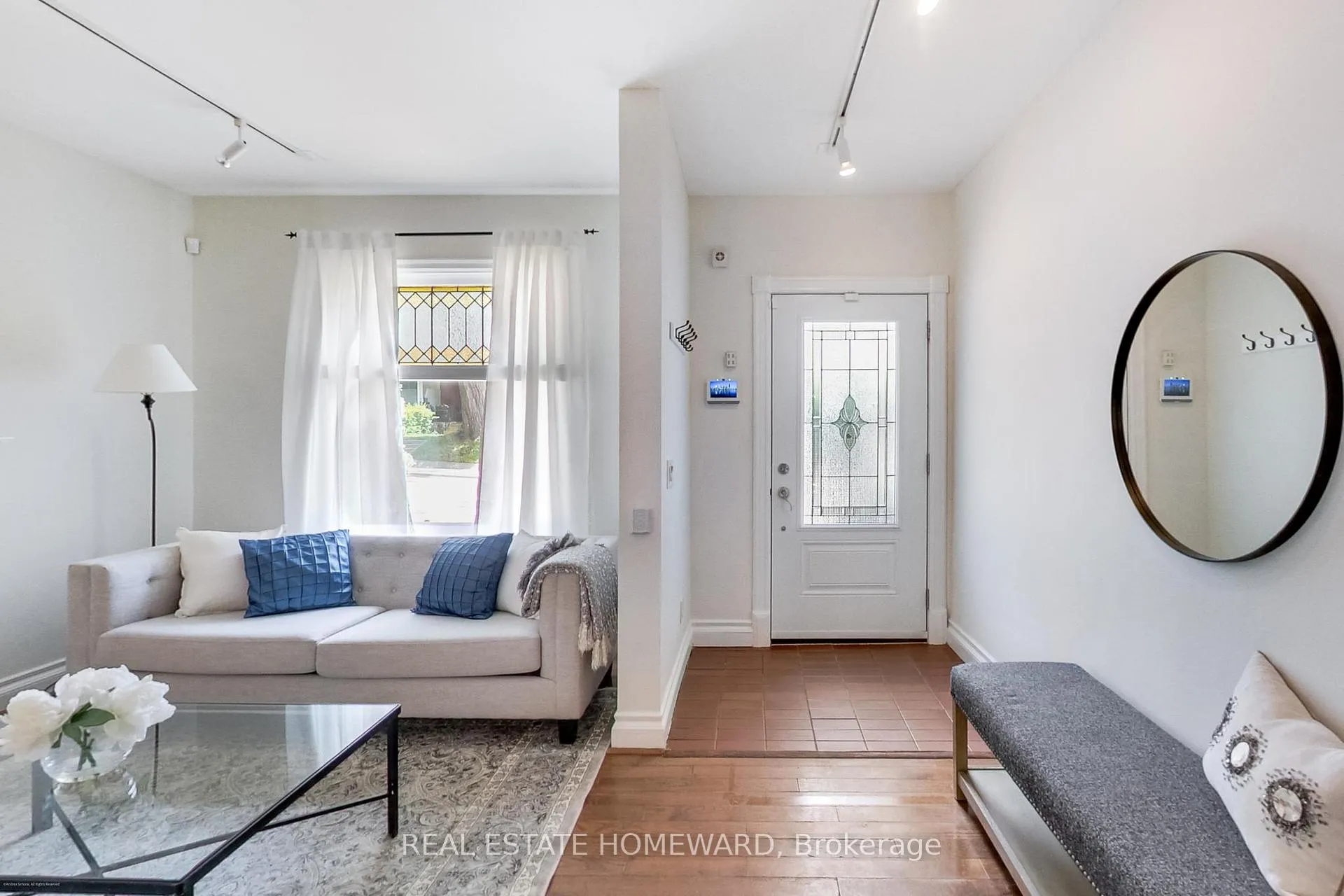 Photo 4 of 138 Lee Avenue, Toronto, The Beaches — HOMEH
