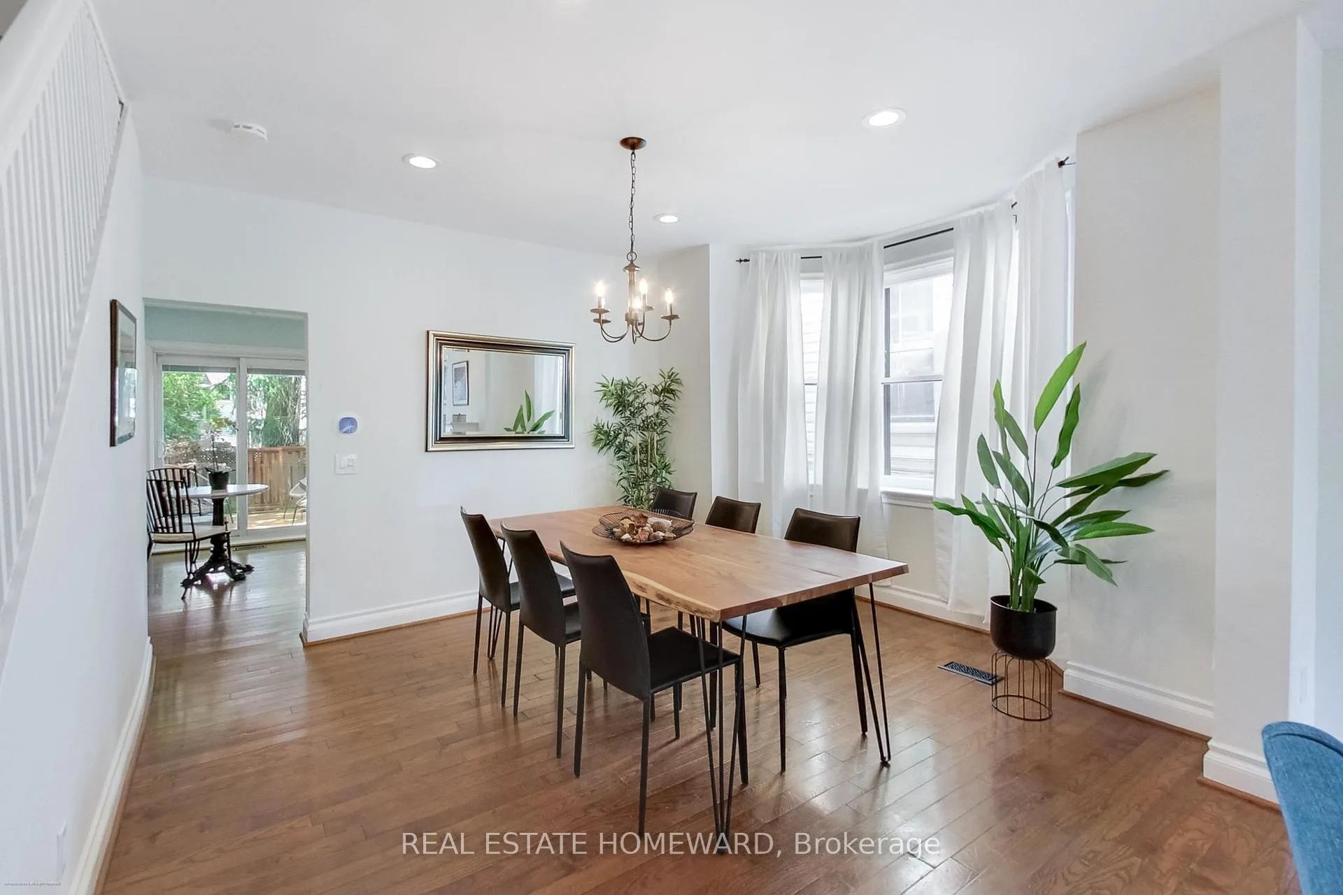 Photo 10 of 138 Lee Avenue, Toronto, The Beaches — HOMEH