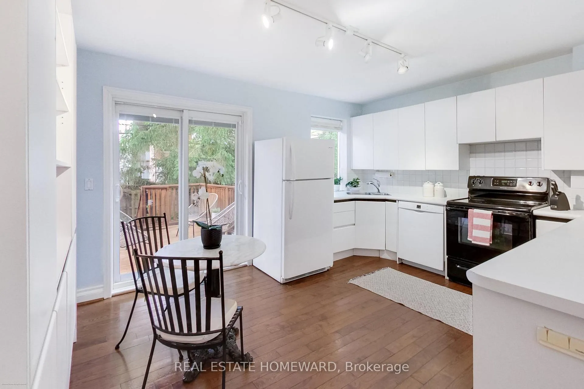 Photo 12 of 138 Lee Avenue, Toronto, The Beaches — HOMEH