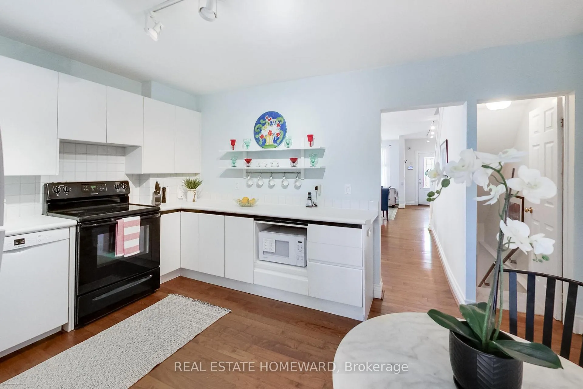 Photo 15 of 138 Lee Avenue, Toronto, The Beaches — HOMEH