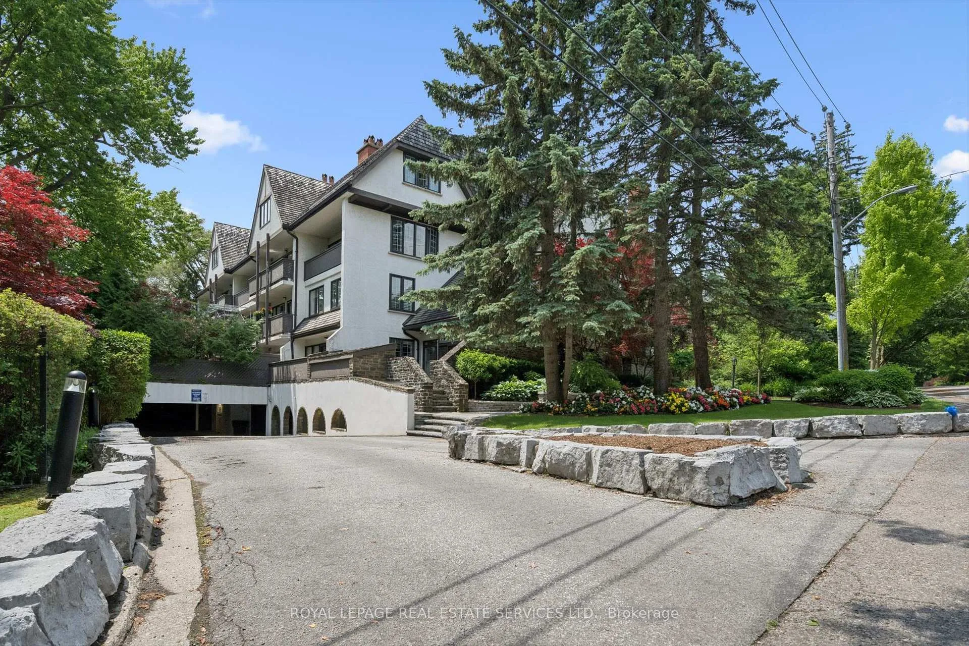 Photo 3 of Unit 305, 71 Old Mill Road, Etobicoke, Kingsway South — HOMEH