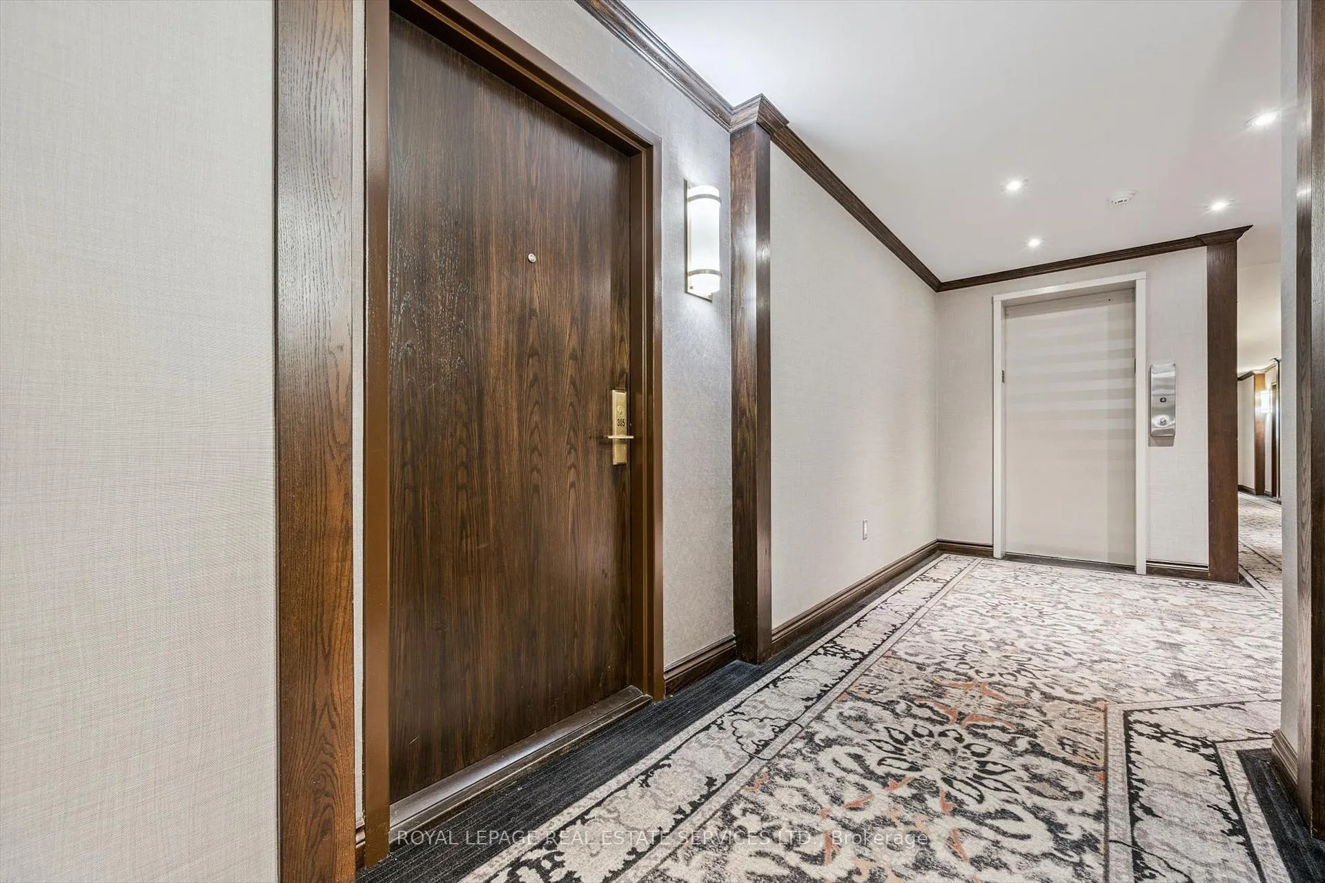 Photo 4 of Unit 305, 71 Old Mill Road, Etobicoke, Kingsway South — HOMEH