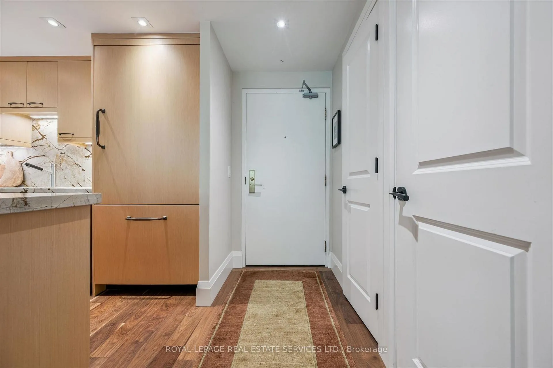 Photo 5 of Unit 305, 71 Old Mill Road, Etobicoke, Kingsway South — HOMEH
