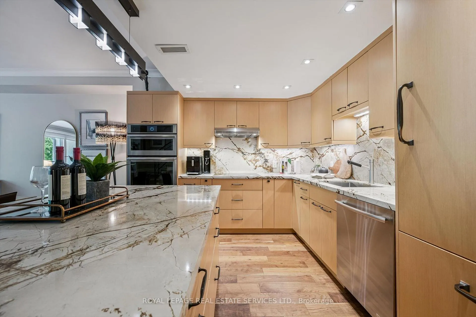 Photo 8 of Unit 305, 71 Old Mill Road, Etobicoke, Kingsway South — HOMEH