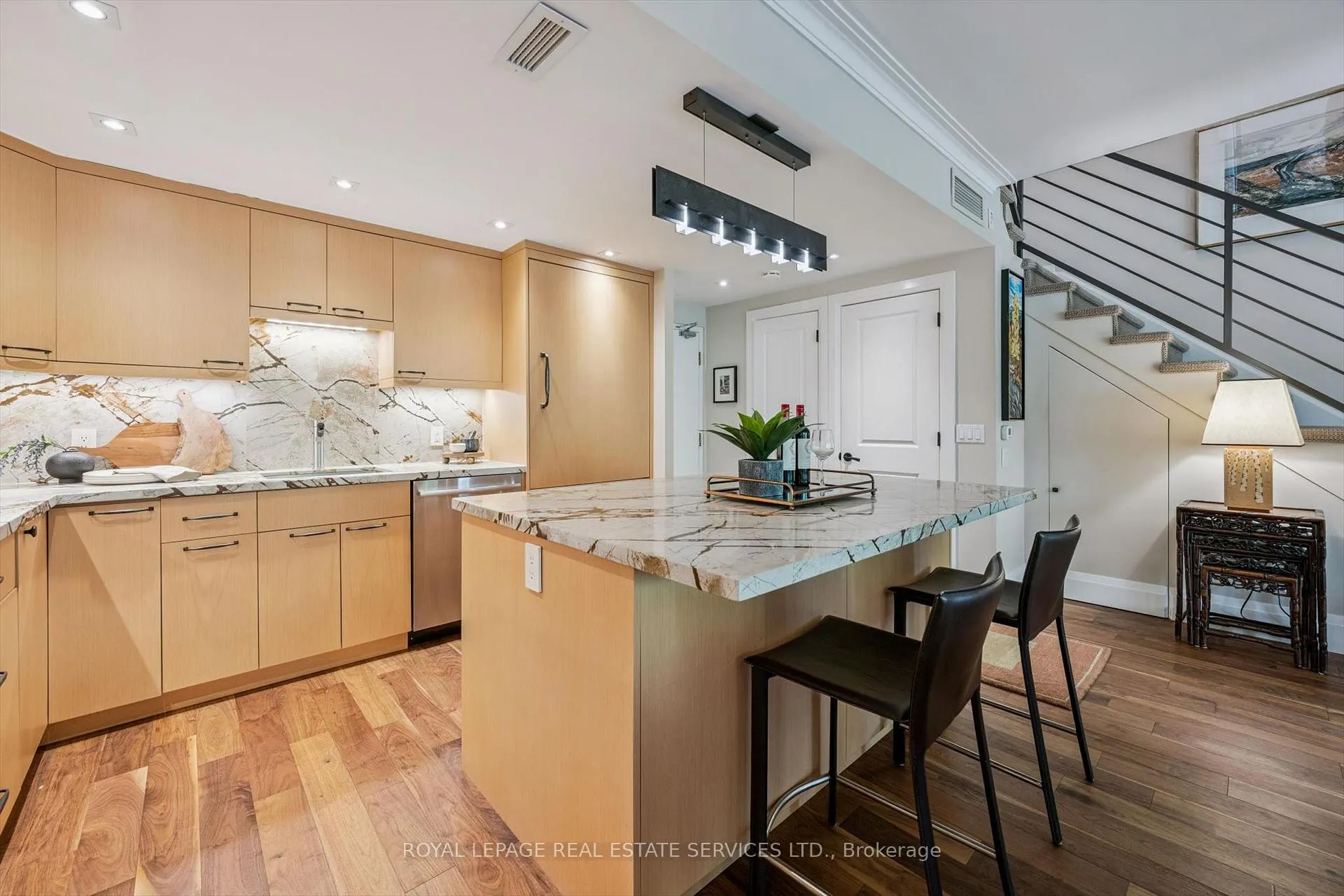 Photo 9 of Unit 305, 71 Old Mill Road, Etobicoke, Kingsway South — HOMEH