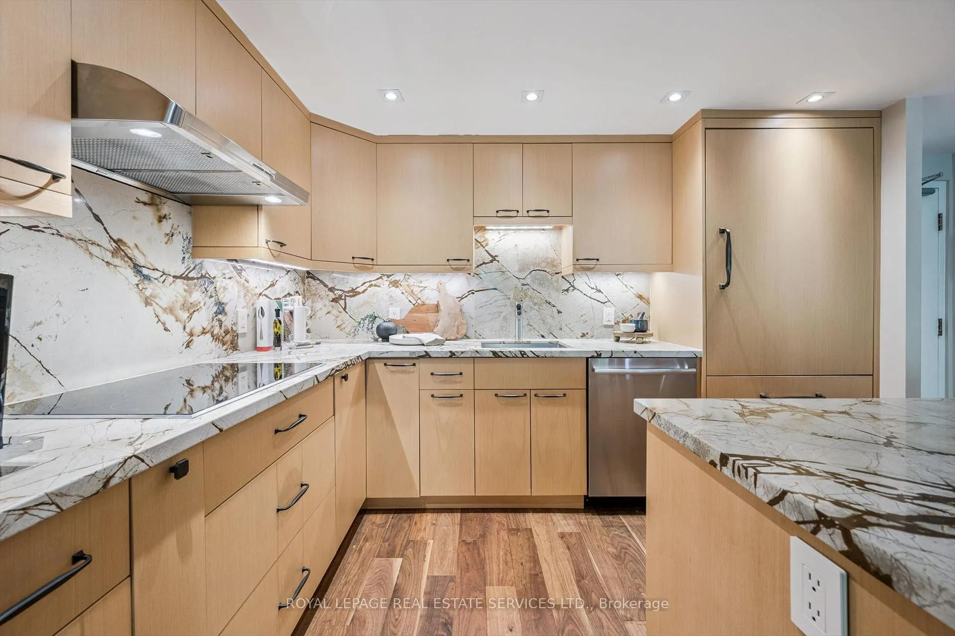 Photo 10 of Unit 305, 71 Old Mill Road, Etobicoke, Kingsway South — HOMEH