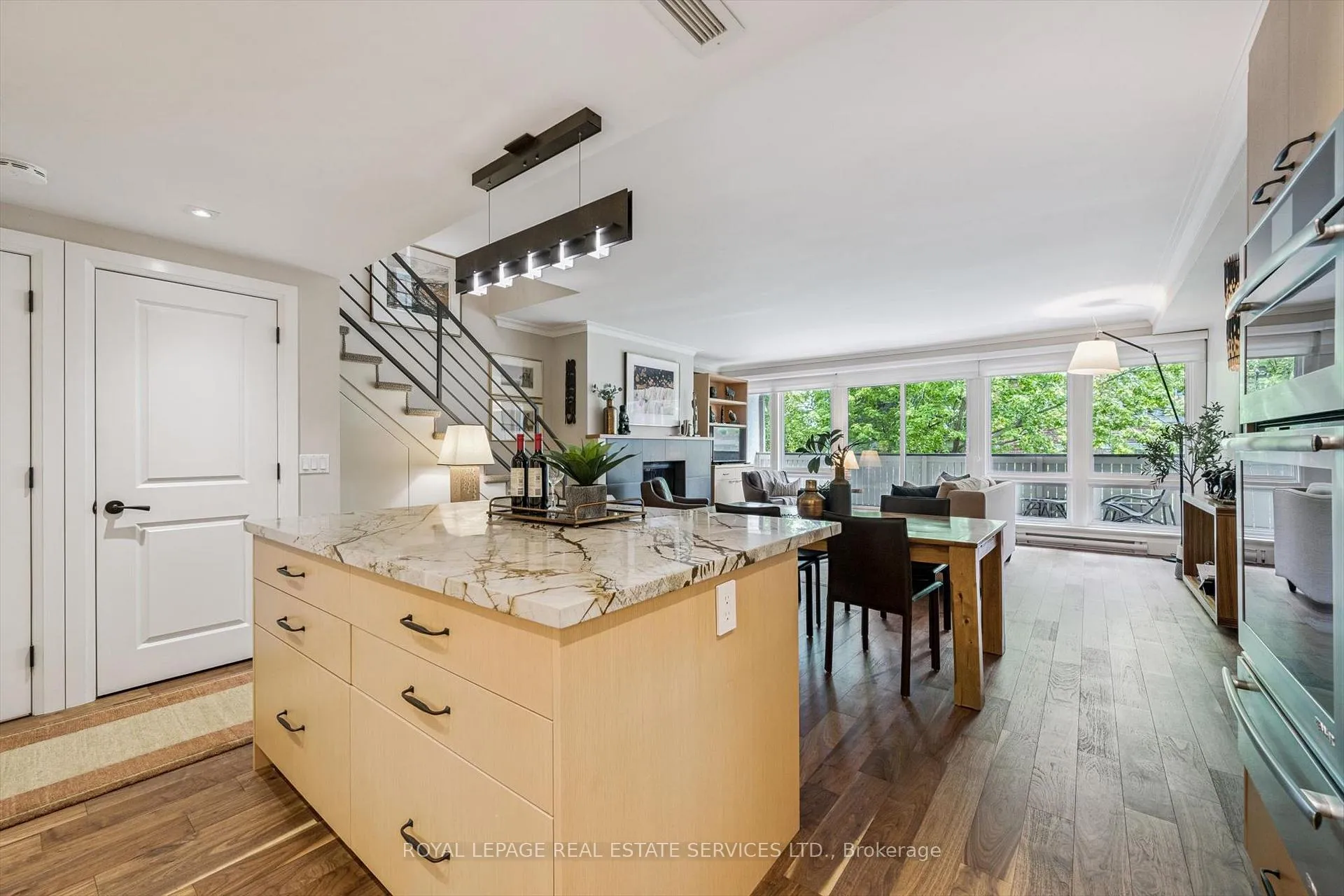 Photo 11 of Unit 305, 71 Old Mill Road, Etobicoke, Kingsway South — HOMEH