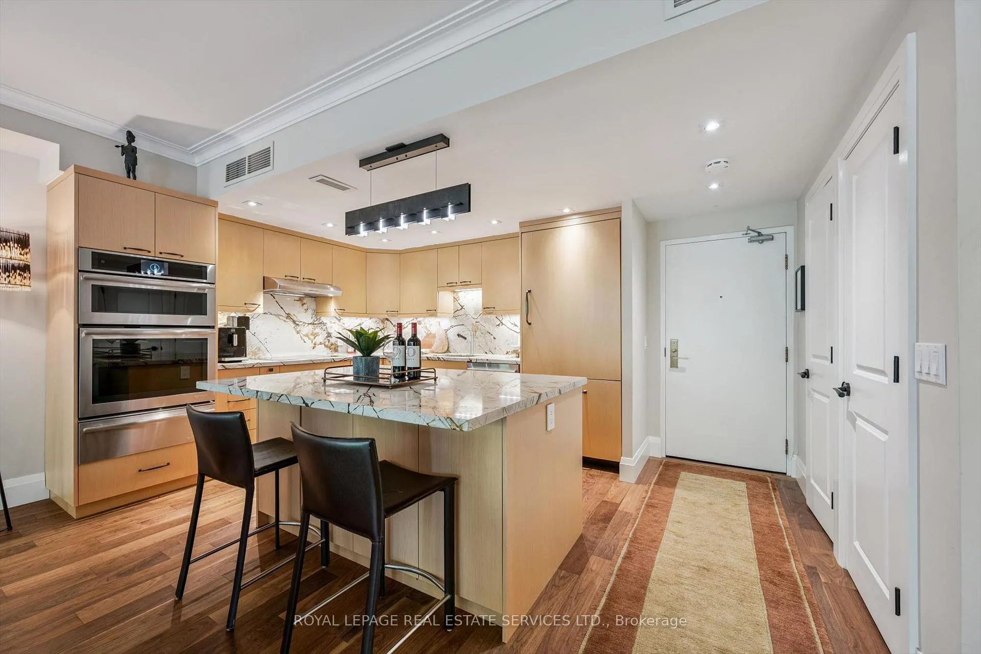 Photo 12 of Unit 305, 71 Old Mill Road, Etobicoke, Kingsway South — HOMEH