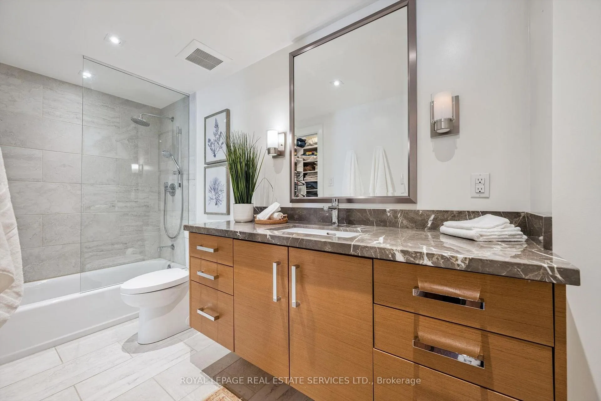 Photo 32 of Unit 305, 71 Old Mill Road, Etobicoke, Kingsway South — HOMEH