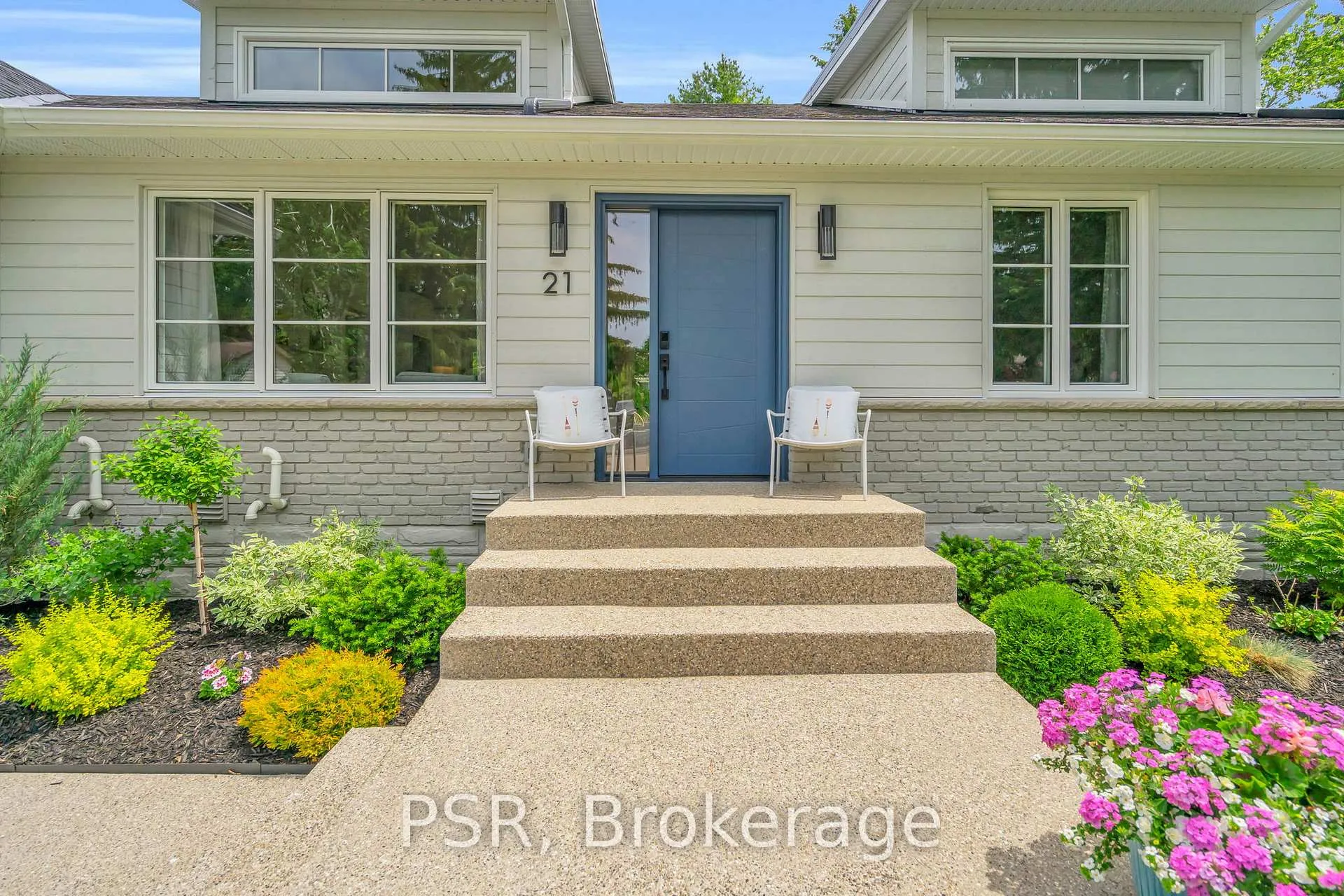 Photo 3 of 21 Blake Street, Meaford — HOMEH