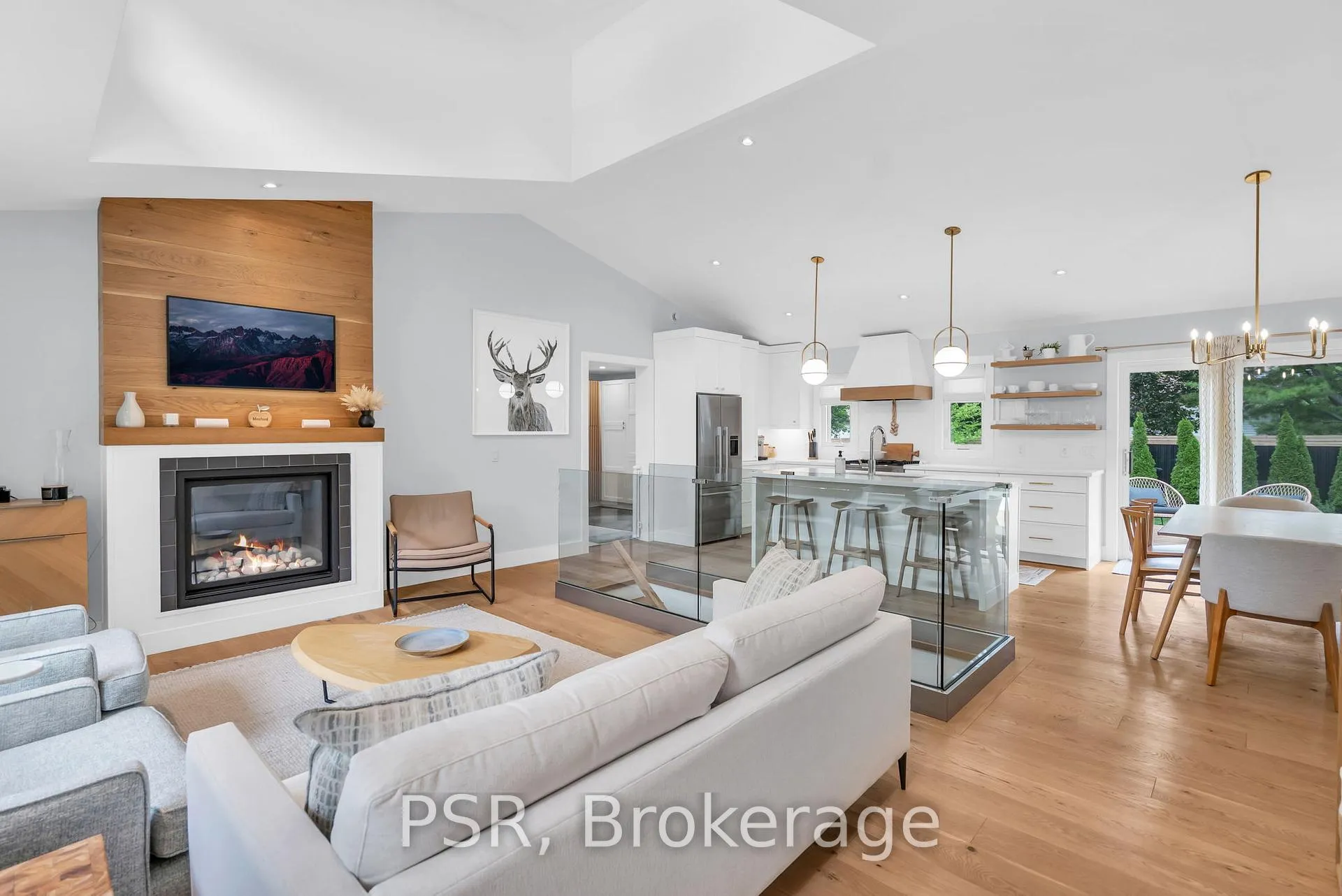 Photo 5 of 21 Blake Street, Meaford — HOMEH