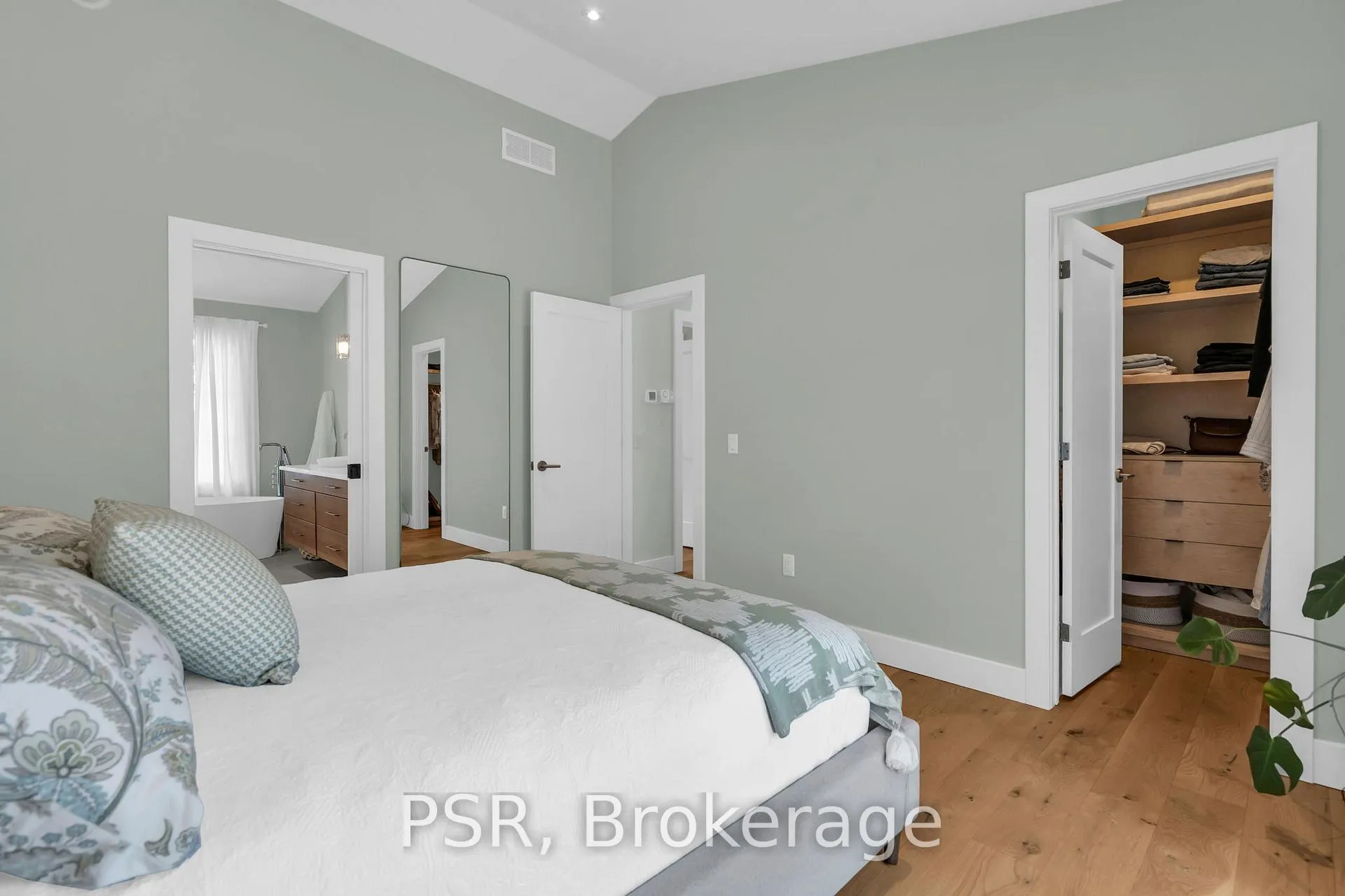 Photo 28 of 21 Blake Street, Meaford — HOMEH