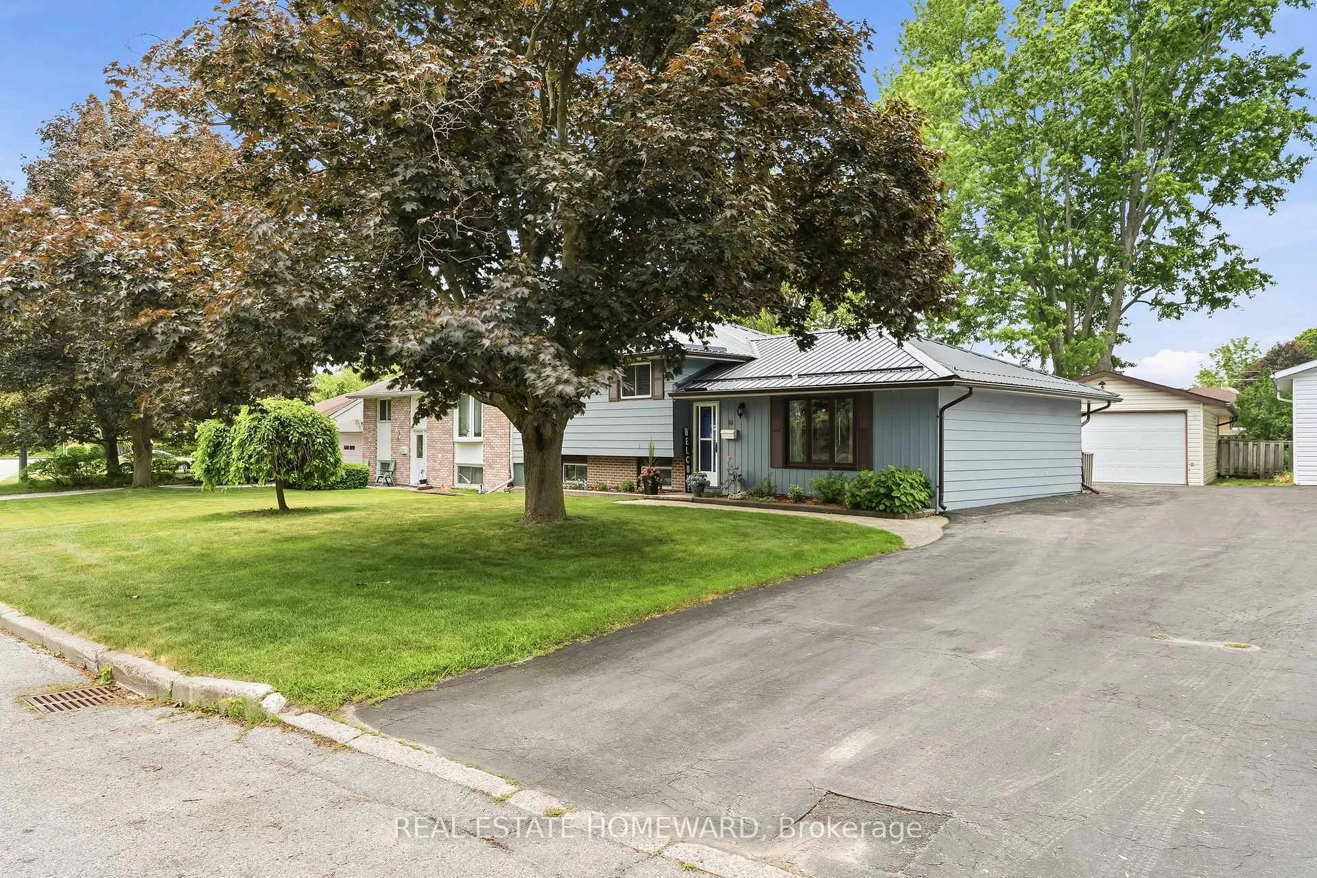 Photo 3 of 10 Cory Crescent, Quinte West, Trenton Ward — HOMEH