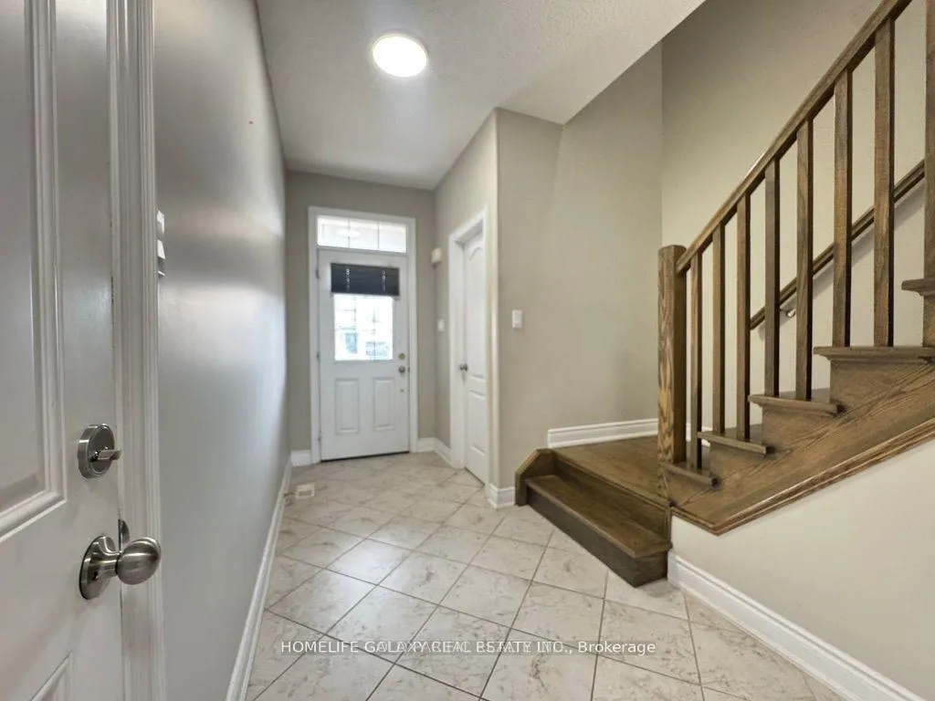 Photo 3 of 86 Nathan Crescent, Barrie, Painswick South — HOMEH