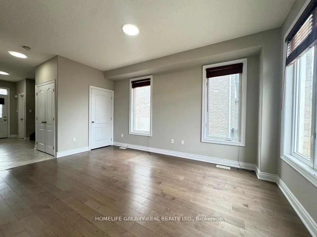 Photo 4 of 86 Nathan Crescent, Barrie, Painswick South — HOMEH