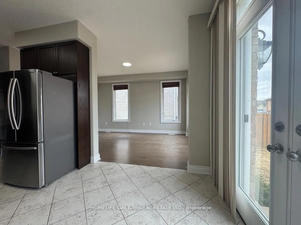Photo 6 of 86 Nathan Crescent, Barrie, Painswick South — HOMEH