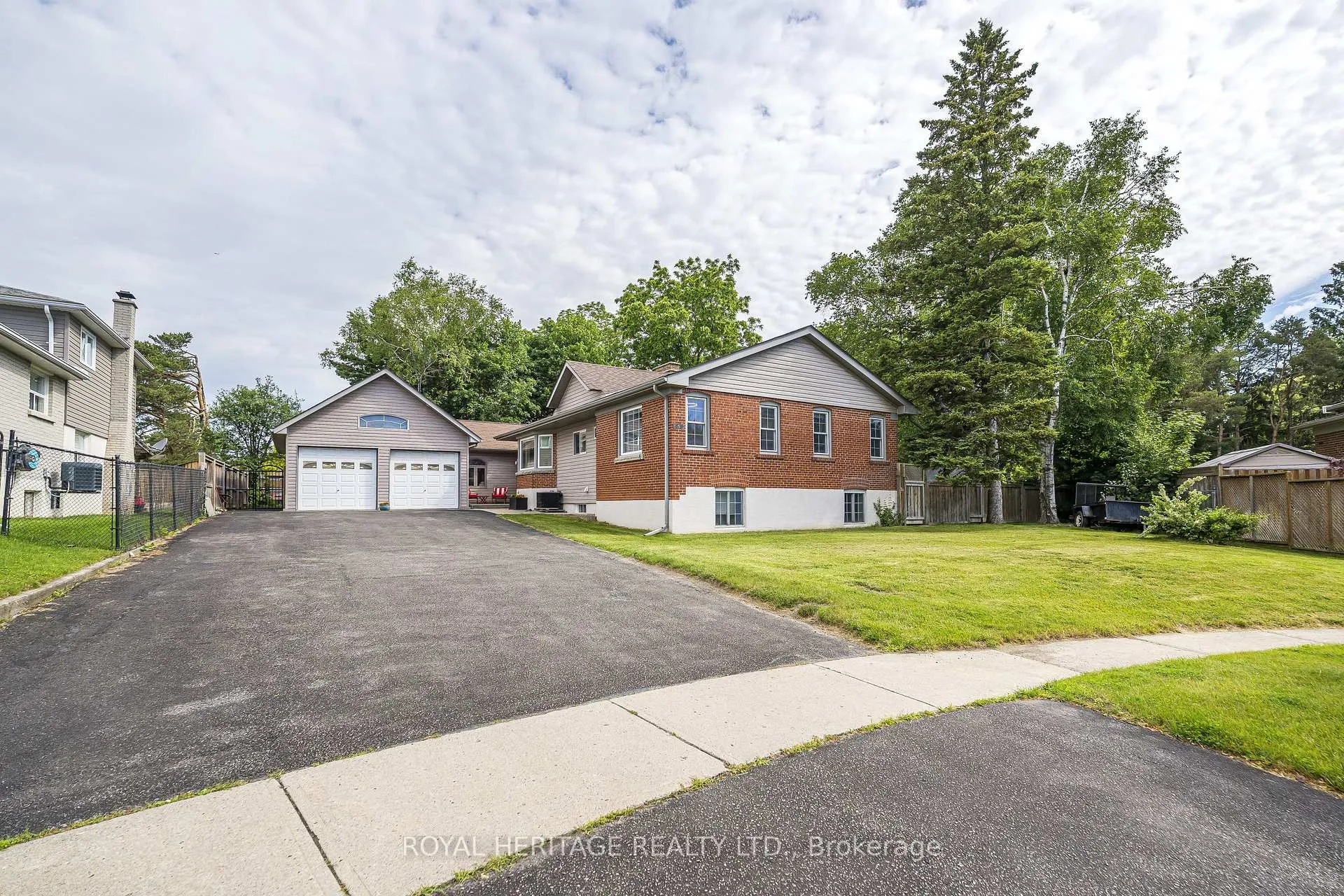 Photo 2 of 956 Bayshore Court, Pickering, West Shore — HOMEH