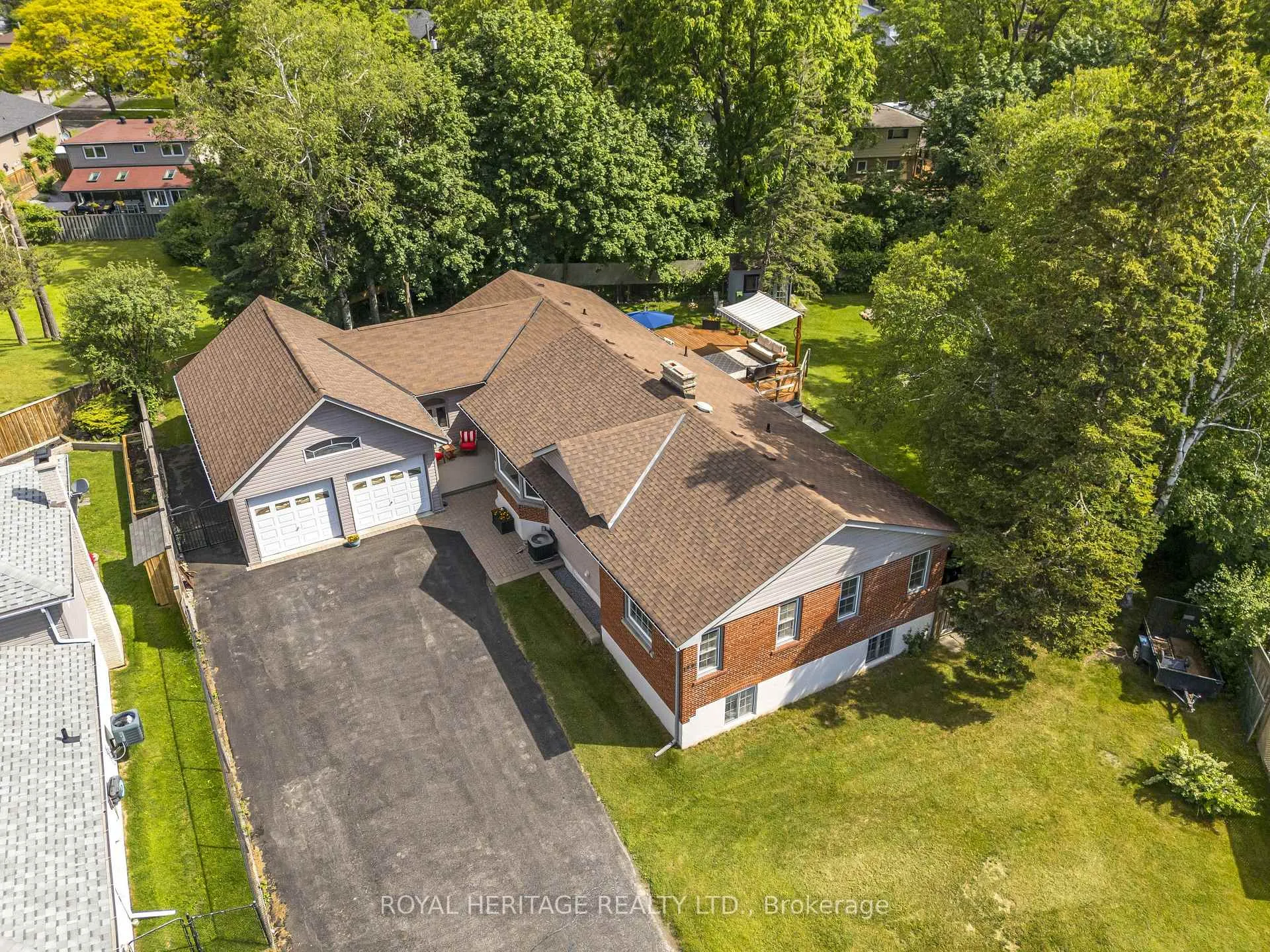 Photo 3 of 956 Bayshore Court, Pickering, West Shore — HOMEH