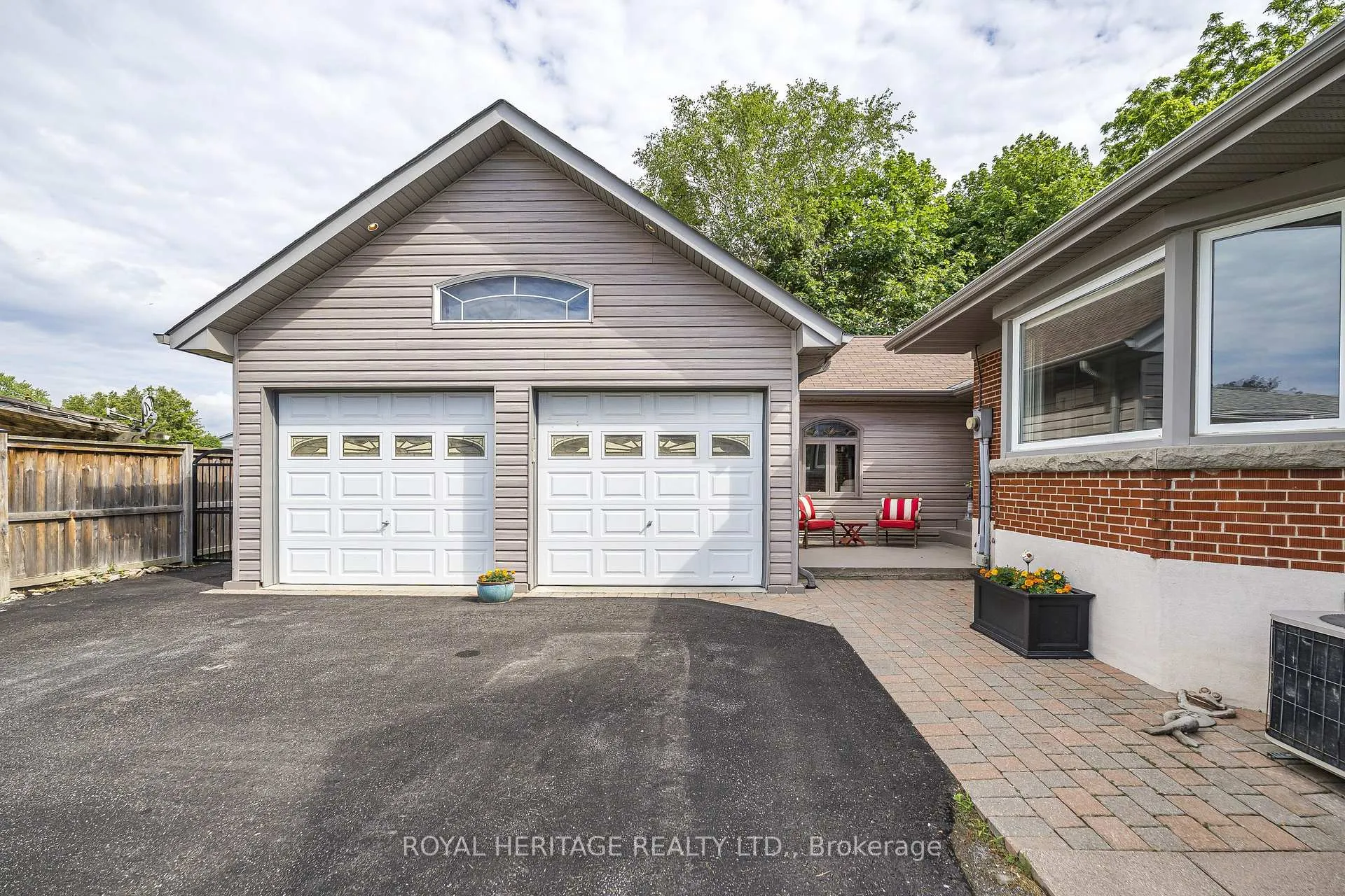 Photo 4 of 956 Bayshore Court, Pickering, West Shore — HOMEH