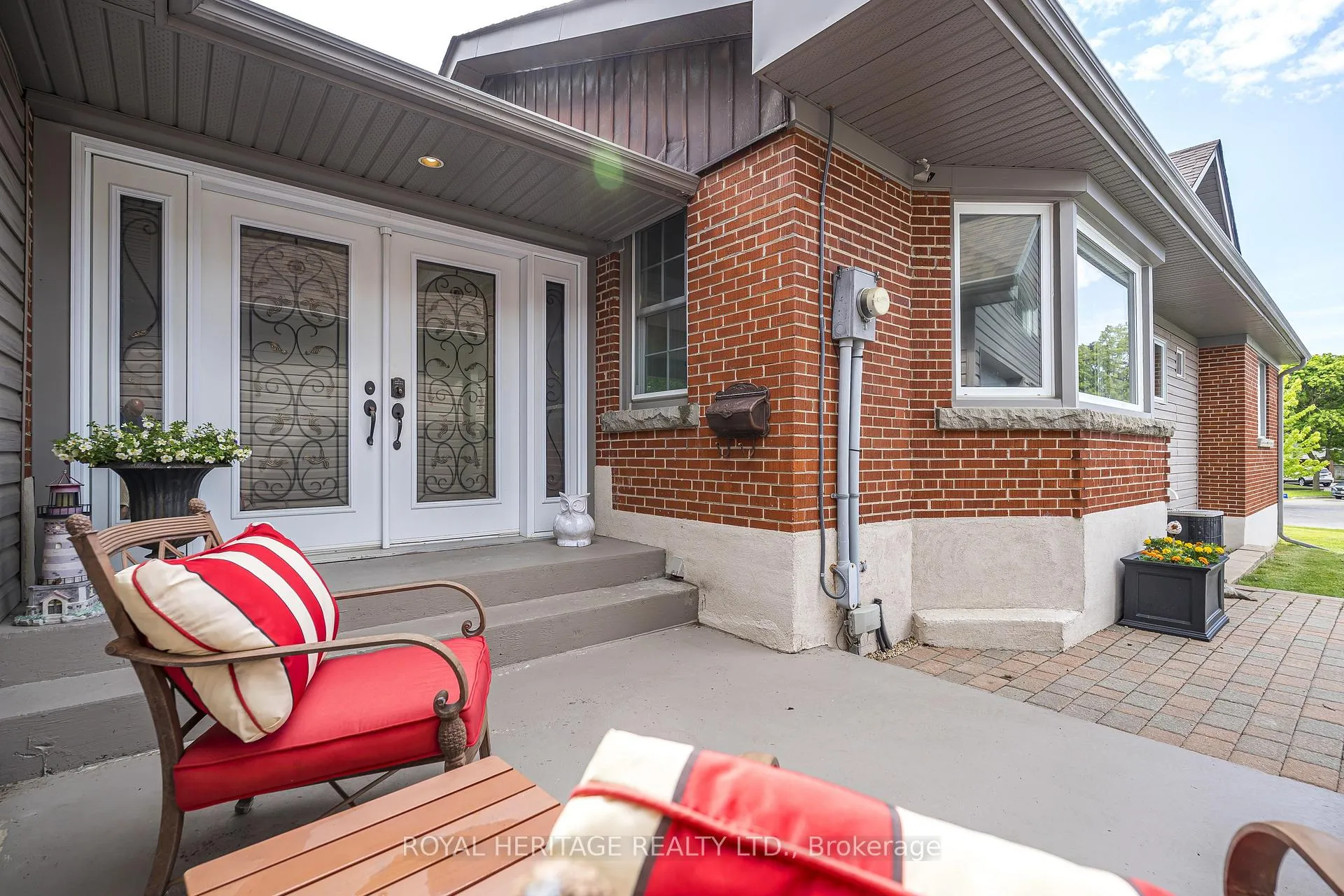 Photo 5 of 956 Bayshore Court, Pickering, West Shore — HOMEH