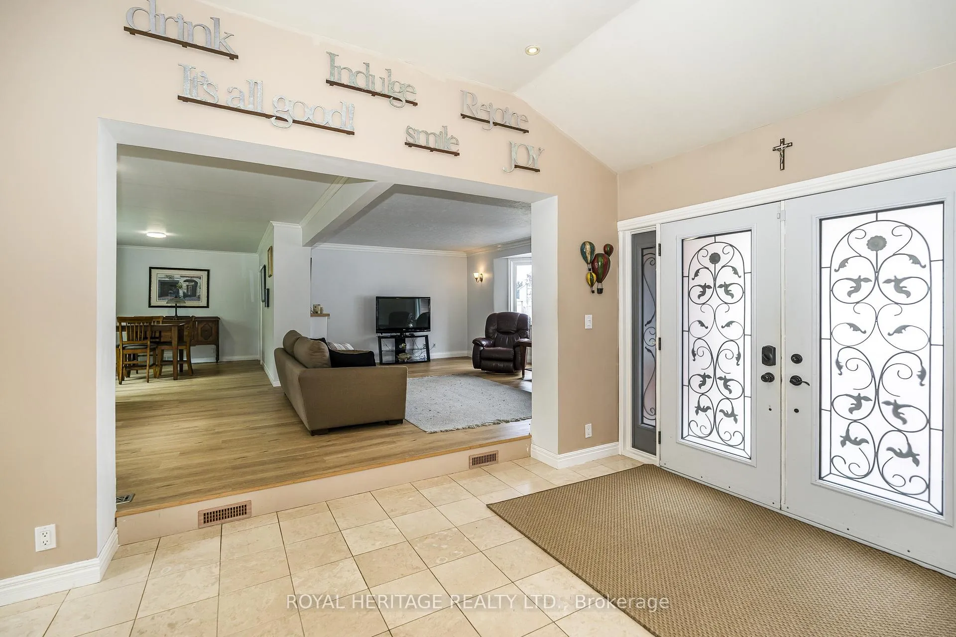 Photo 7 of 956 Bayshore Court, Pickering, West Shore — HOMEH