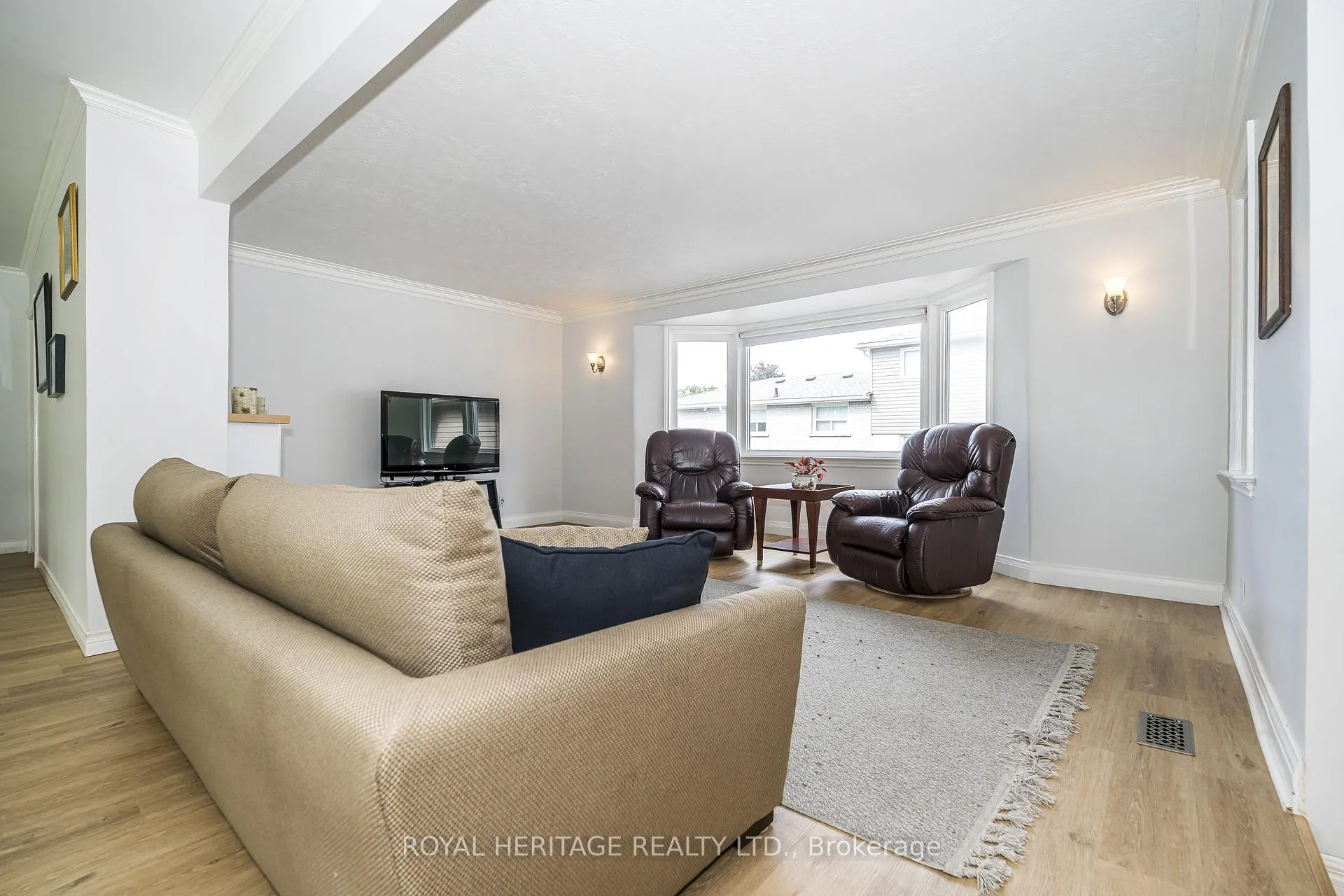 Photo 8 of 956 Bayshore Court, Pickering, West Shore — HOMEH