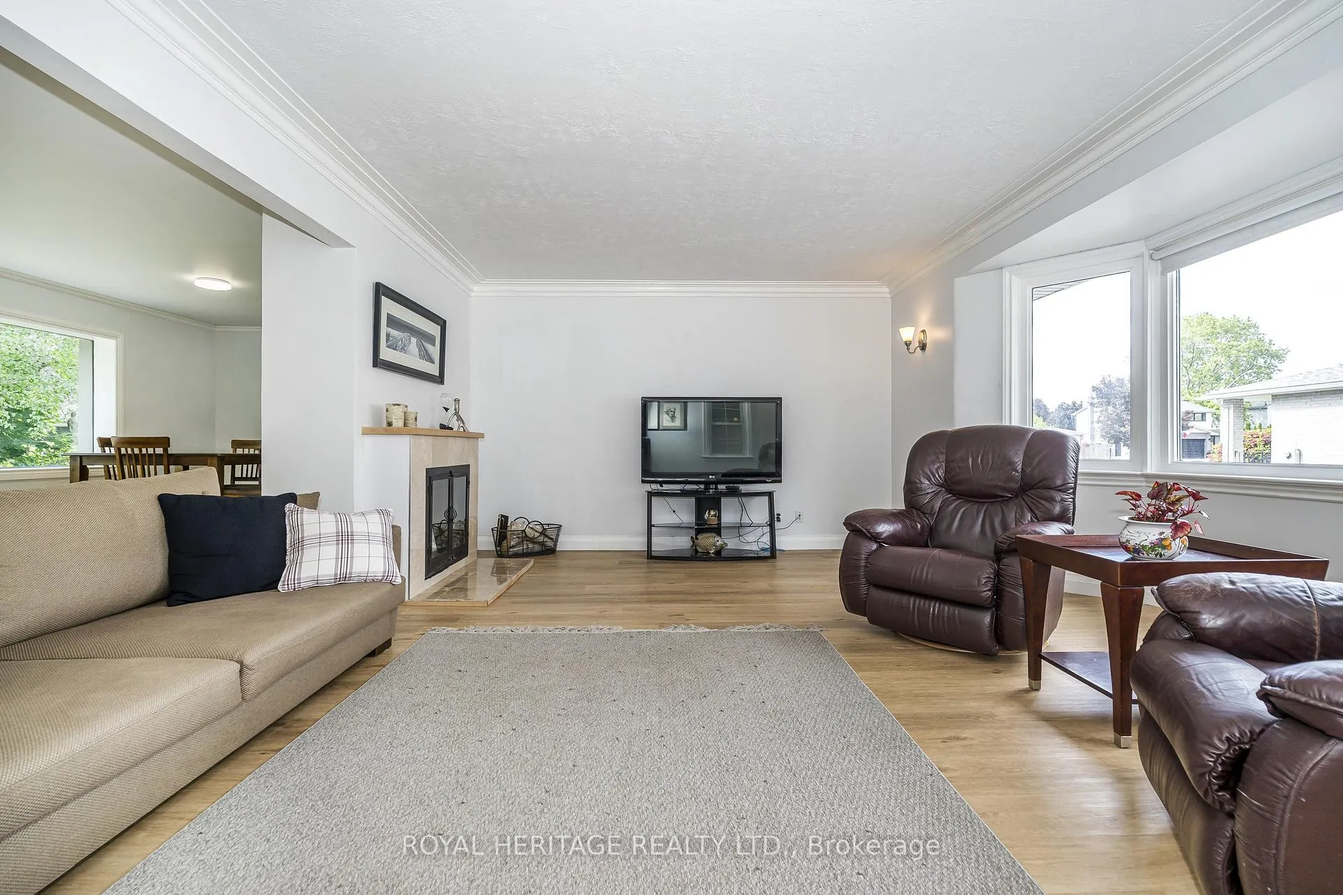 Photo 9 of 956 Bayshore Court, Pickering, West Shore — HOMEH