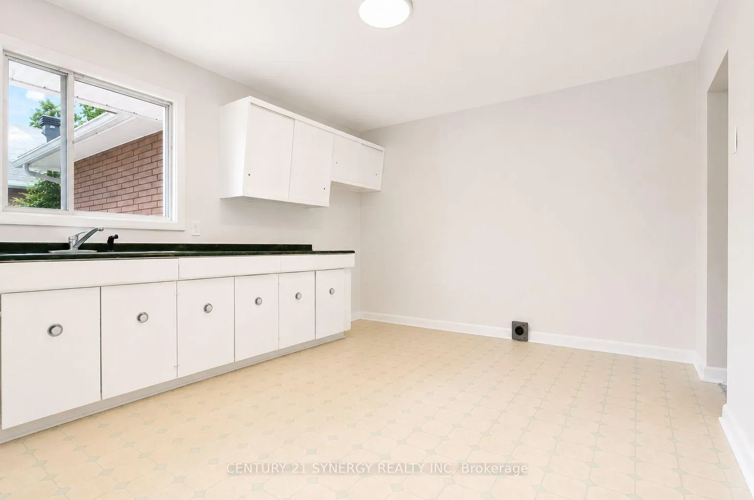 Photo 5 of 1308 Erindale Drive, Ottawa, Copeland Park — HOMEH