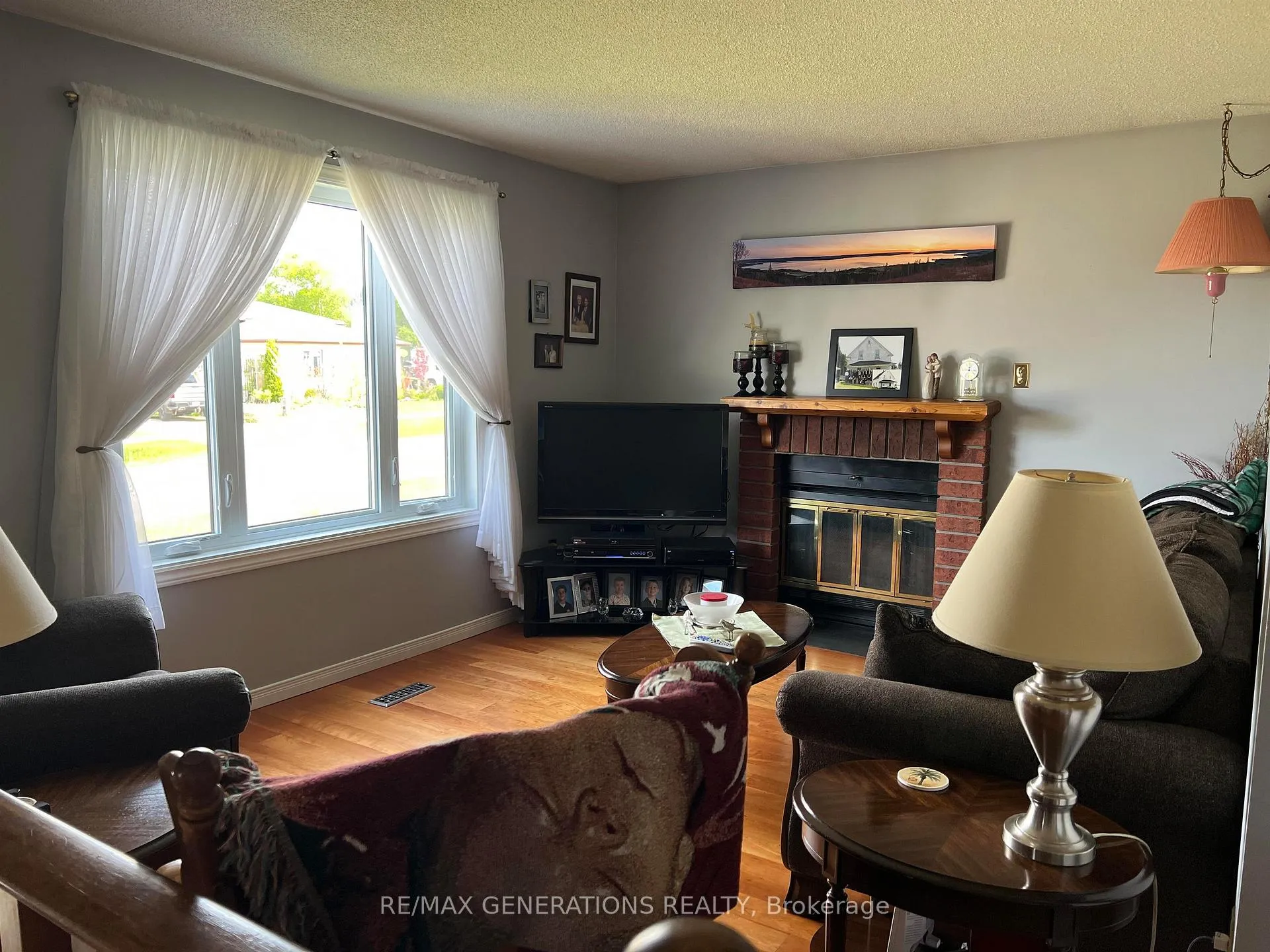 Photo 3 of 20 Bastedo Crescent, Marathon — HOMEH