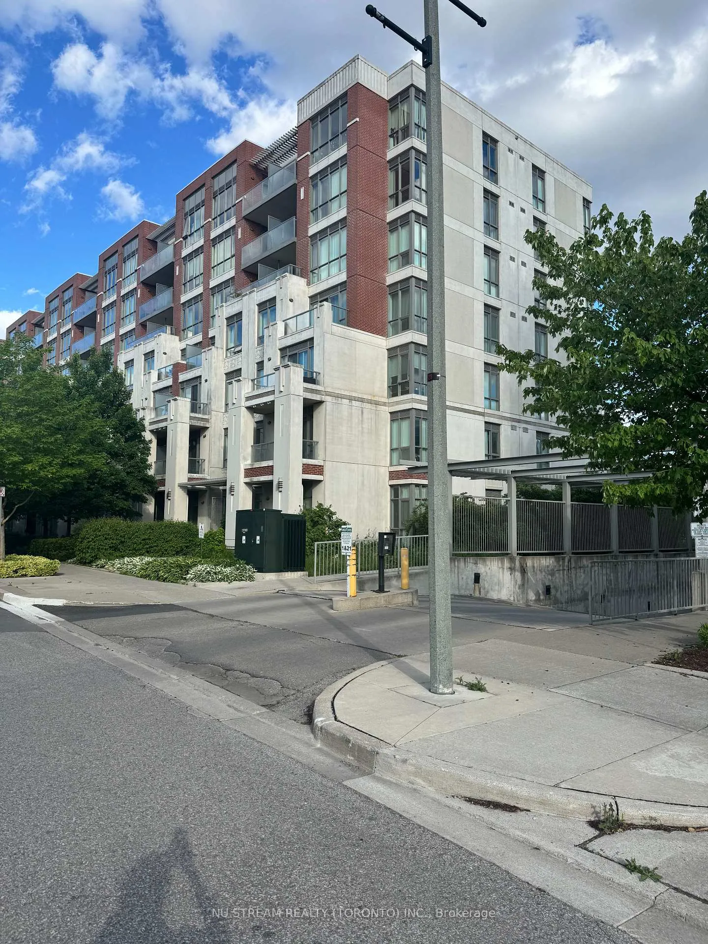 Photo 3 of Unit 318, 39 upper duke Crescent, Markham, Unionville — HOMEH