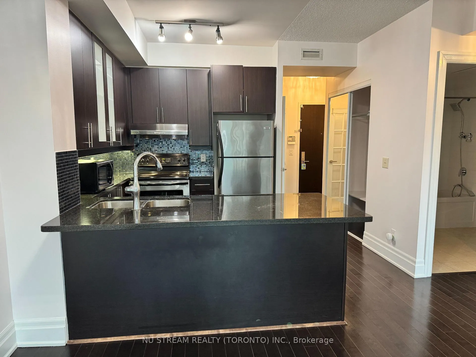 Photo 4 of Unit 318, 39 upper duke Crescent, Markham, Unionville — HOMEH