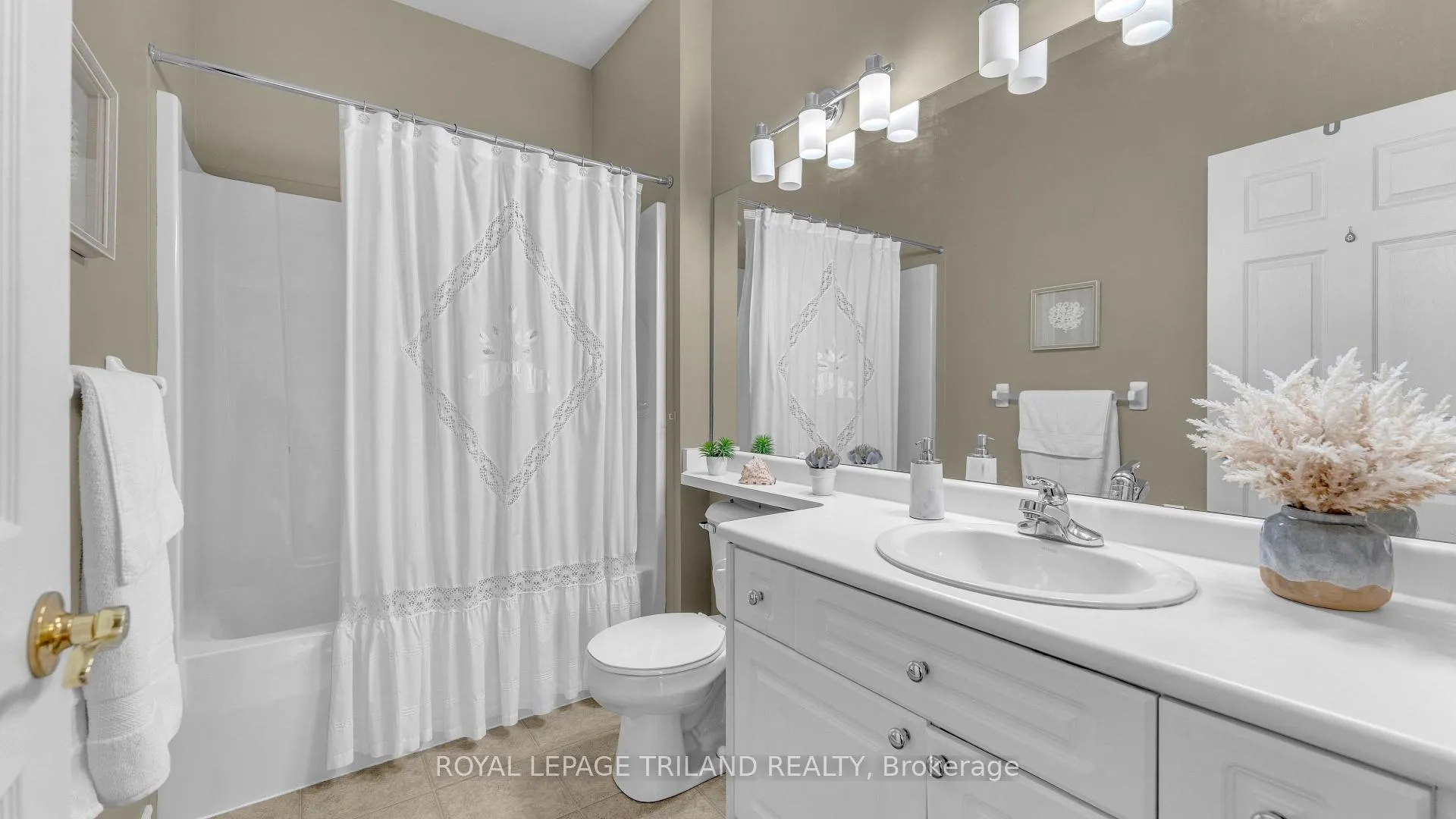 Photo 15 of Unit 153, 2025 Meadowgate Boulevard, London, South U — HOMEH
