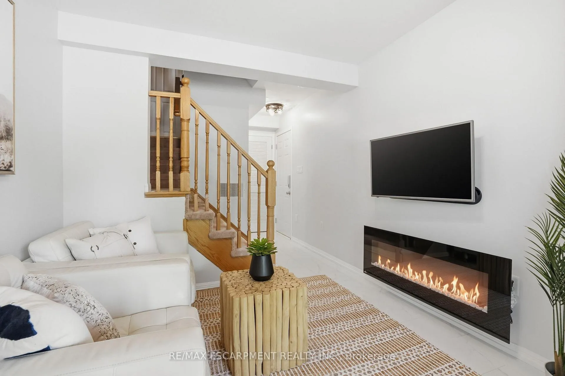 Photo 5 of Unit 54, 3050 Rotary Way, Burlington, Alton — HOMEH