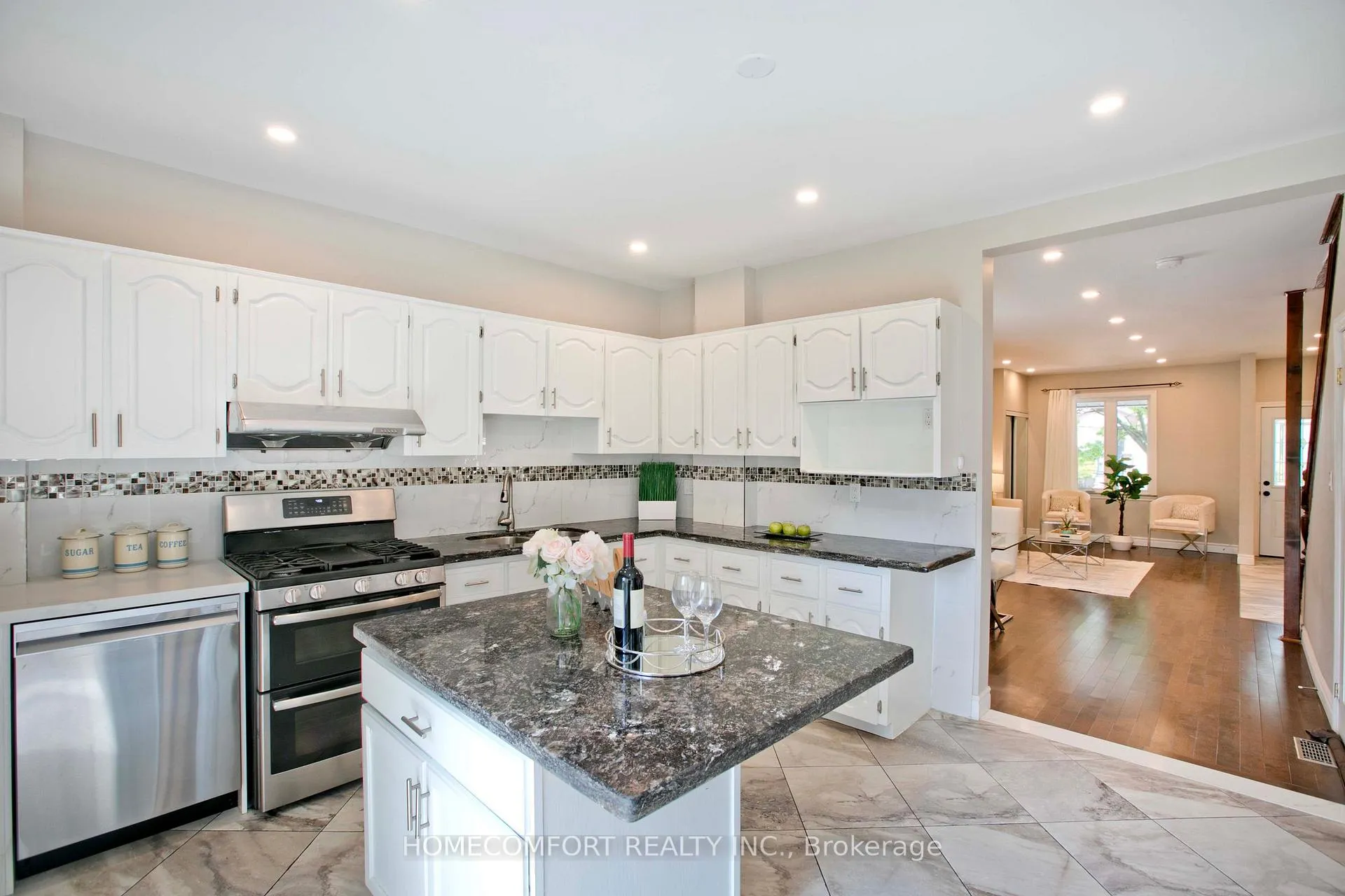 Photo 5 of 202 Gledhill Avenue, Toronto, Woodbine-Lumsden — HOMEH