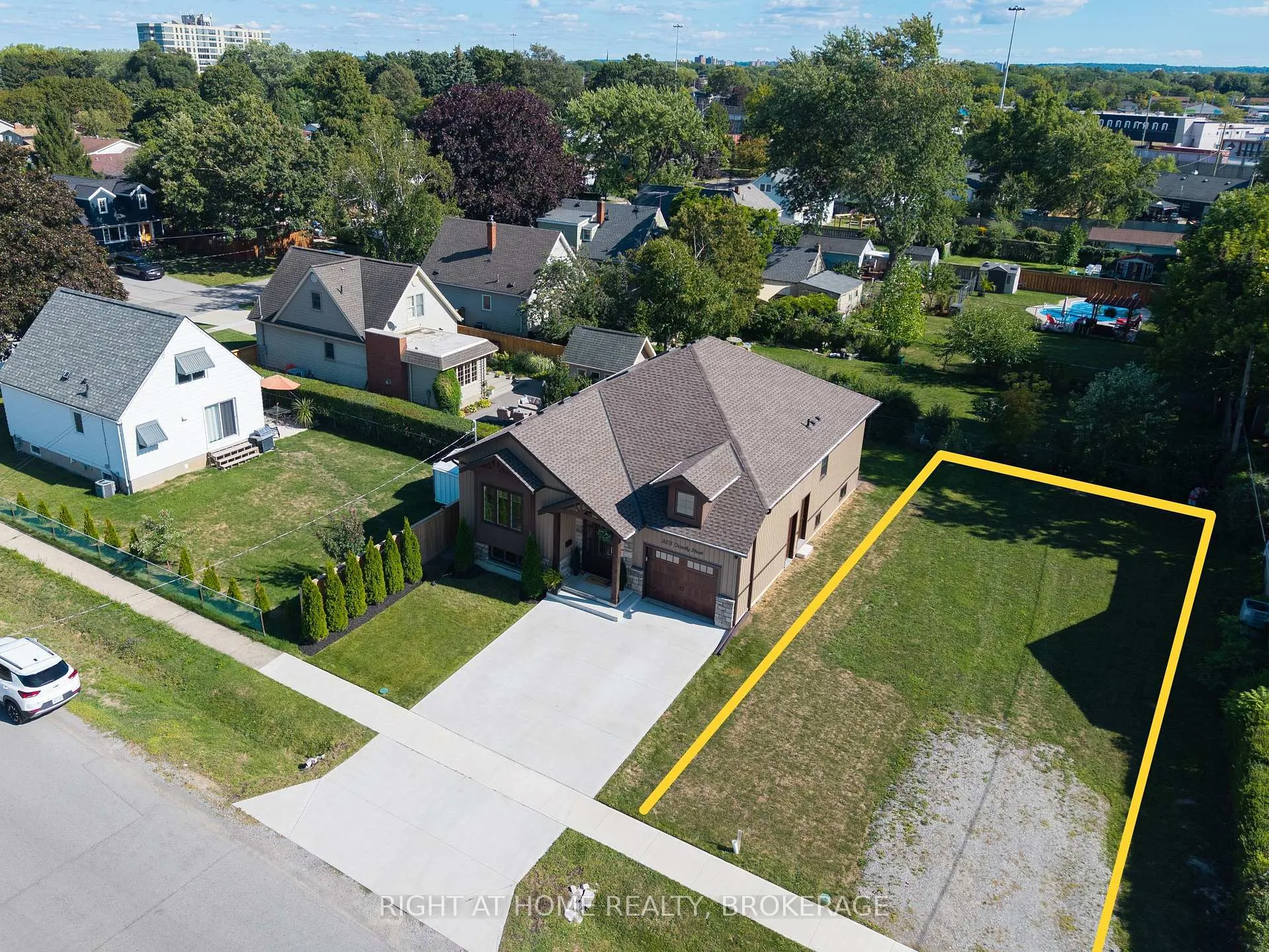 Photo 2 of 32A Dorothy Street, St. Catharines, Lakeport — HOMEH