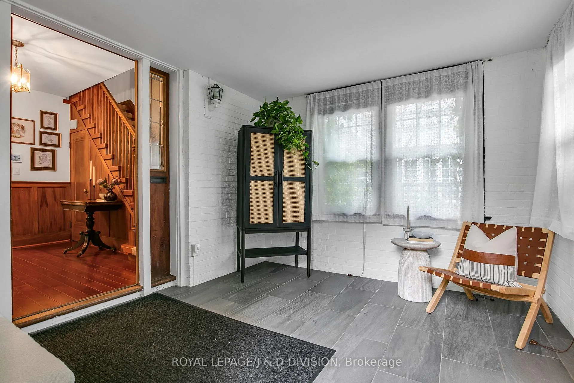 Photo 2 of 30 Chaplin Crescent, Toronto, Yonge-Eglinton — HOMEH