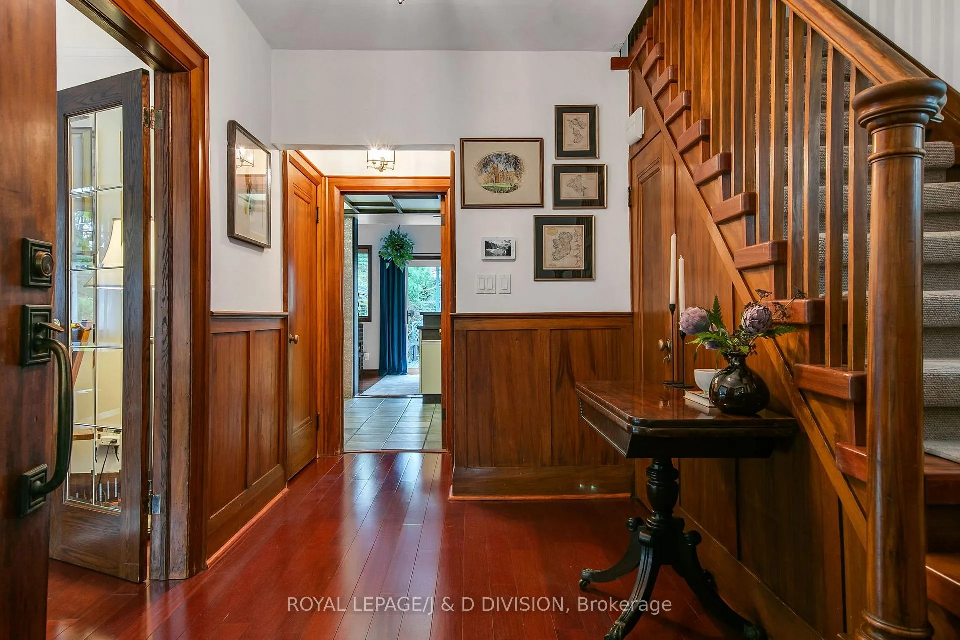 Photo 4 of 30 Chaplin Crescent, Toronto, Yonge-Eglinton — HOMEH